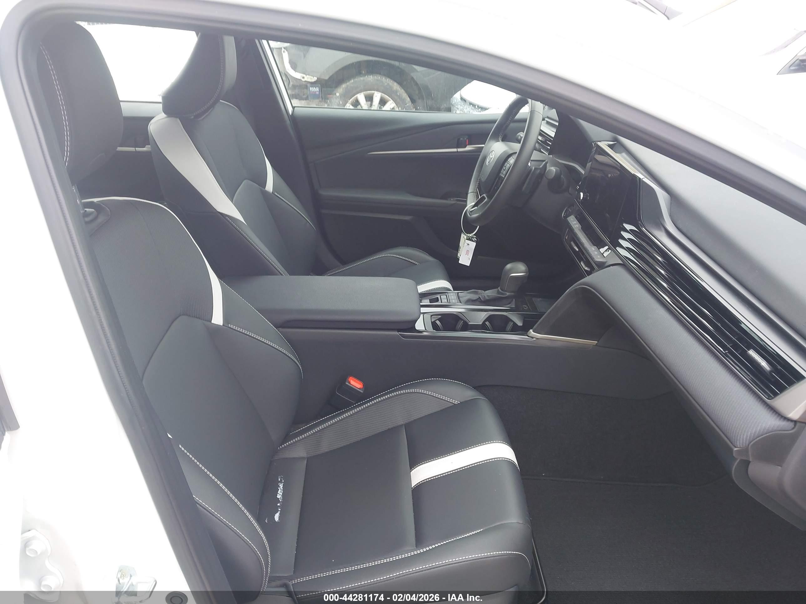 TOYOTA CAMRY image 5