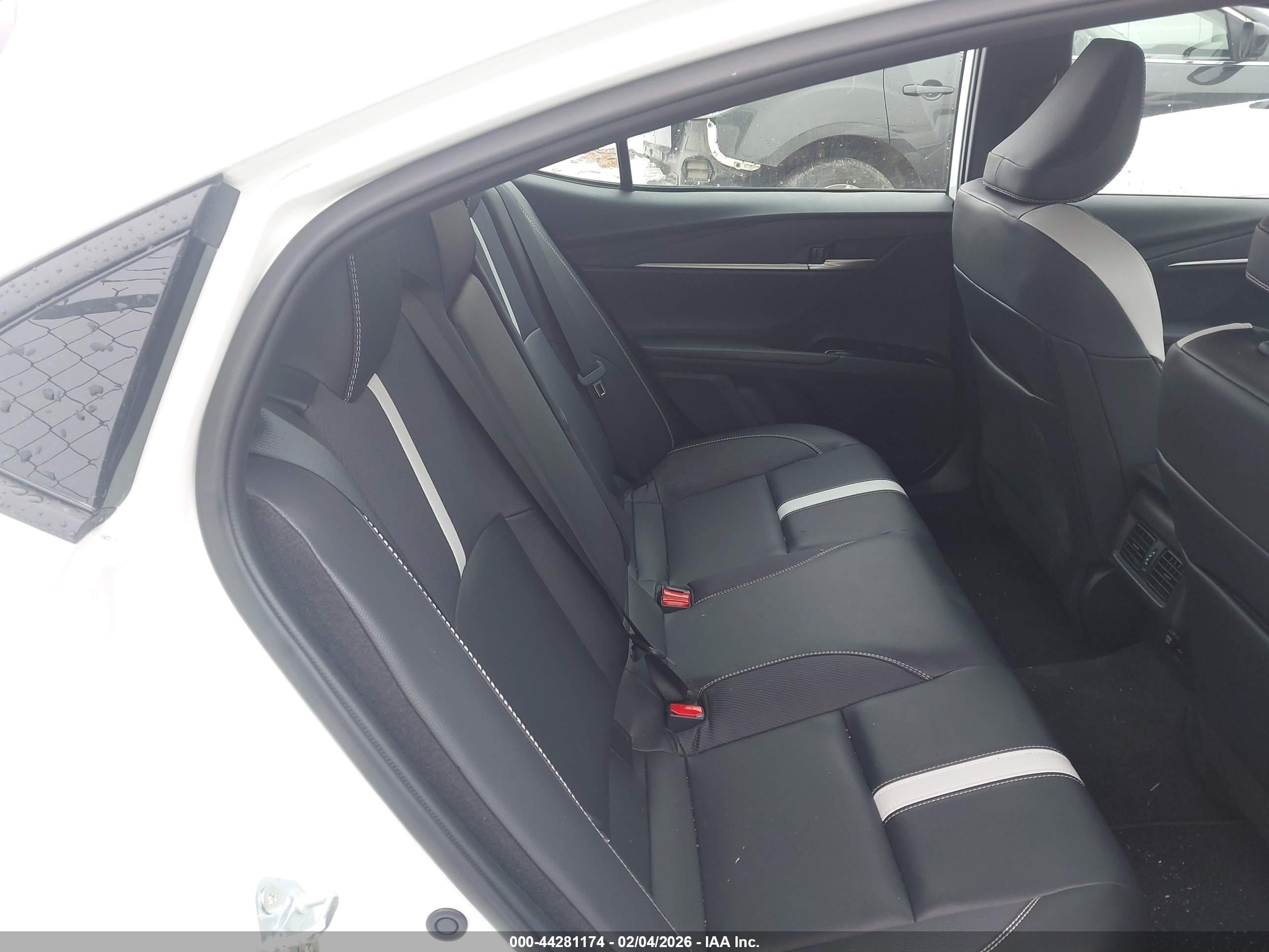 TOYOTA CAMRY image 8