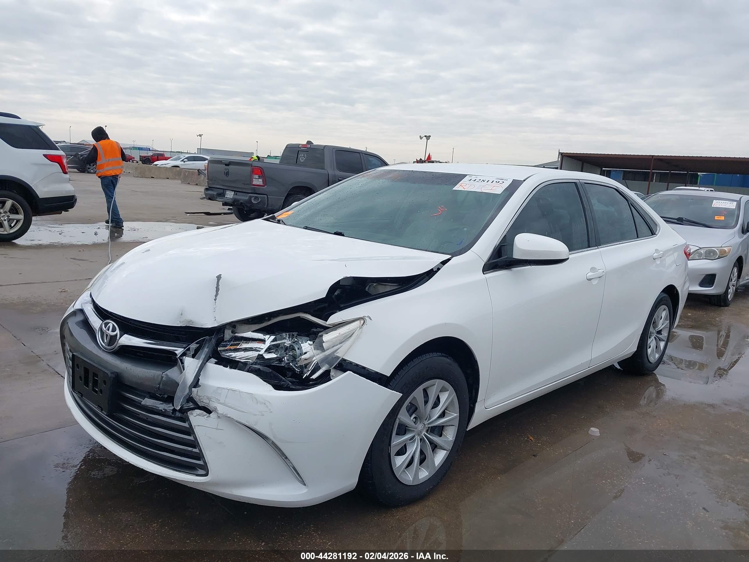 TOYOTA CAMRY image 2