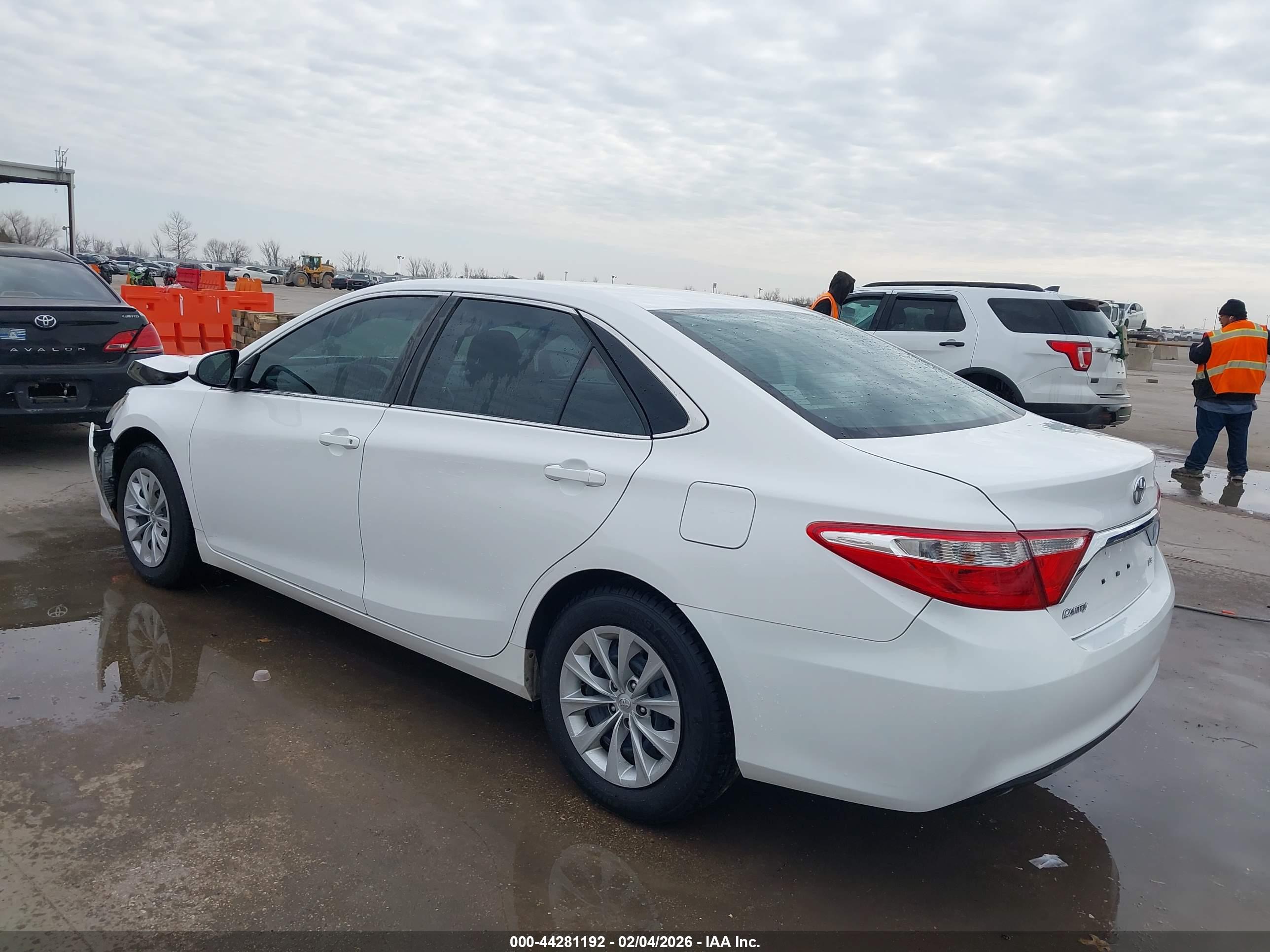 TOYOTA CAMRY image 3