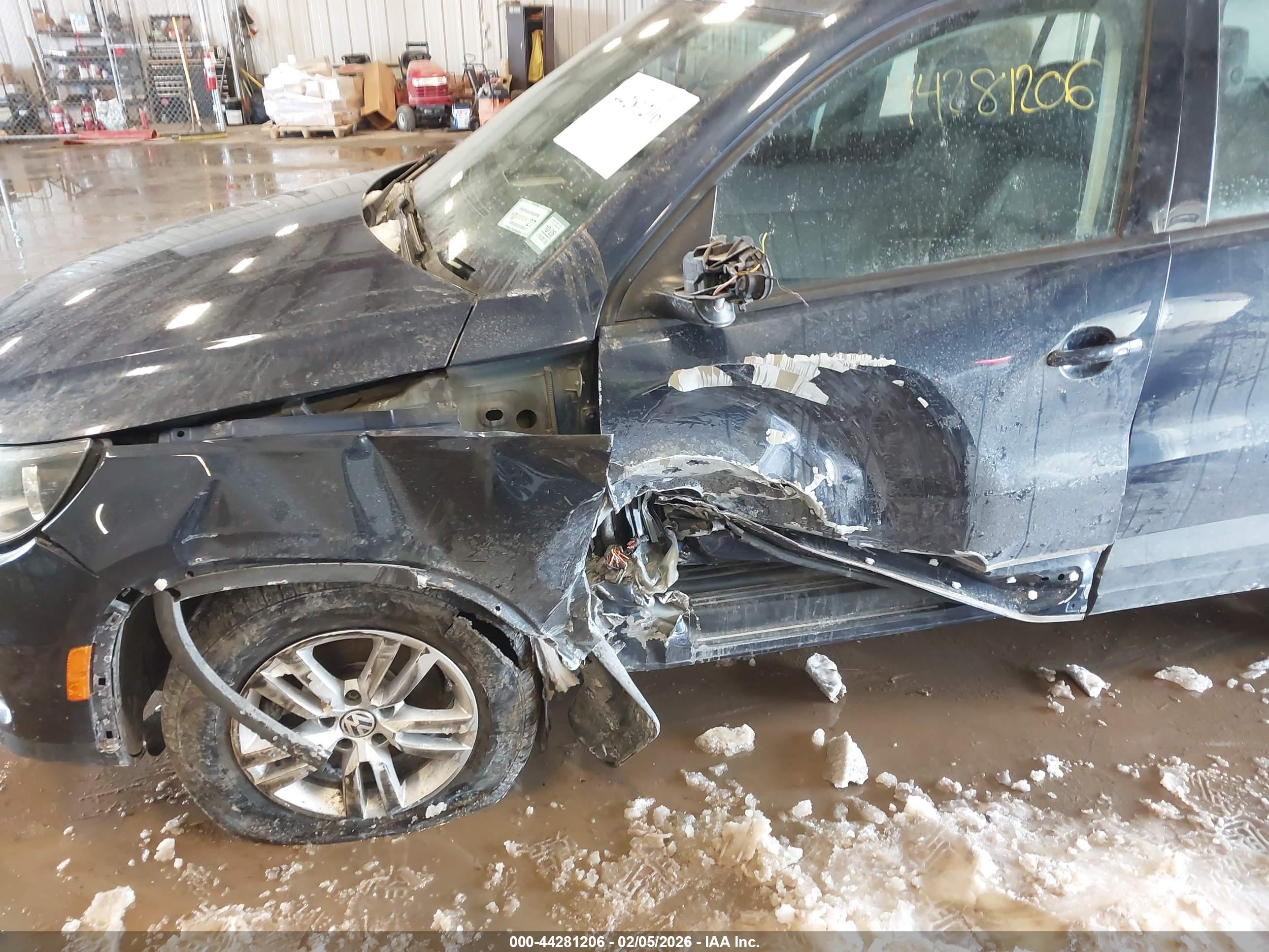 VOLKSWAGEN TIGUAN image 6