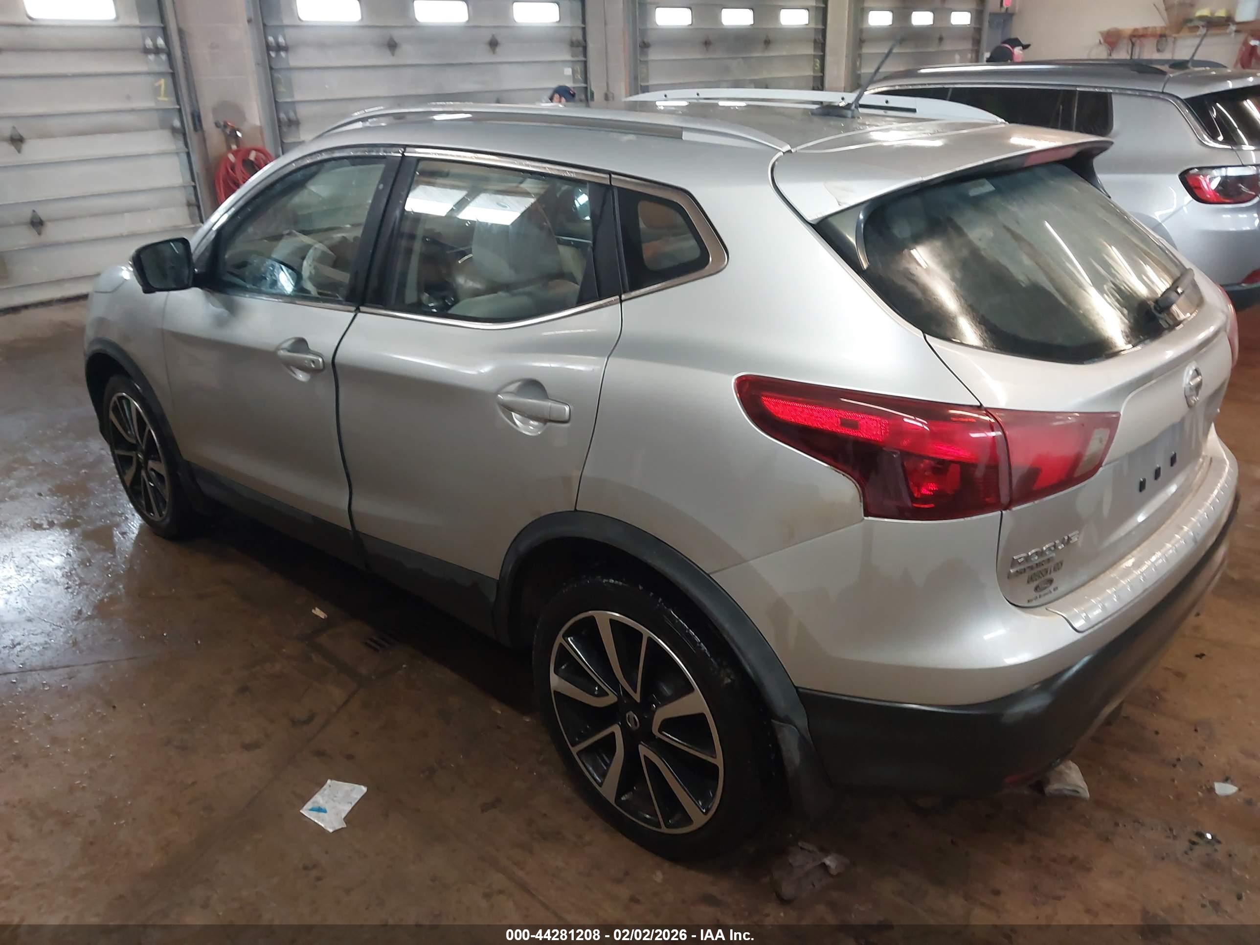 NISSAN ROGUE image 3