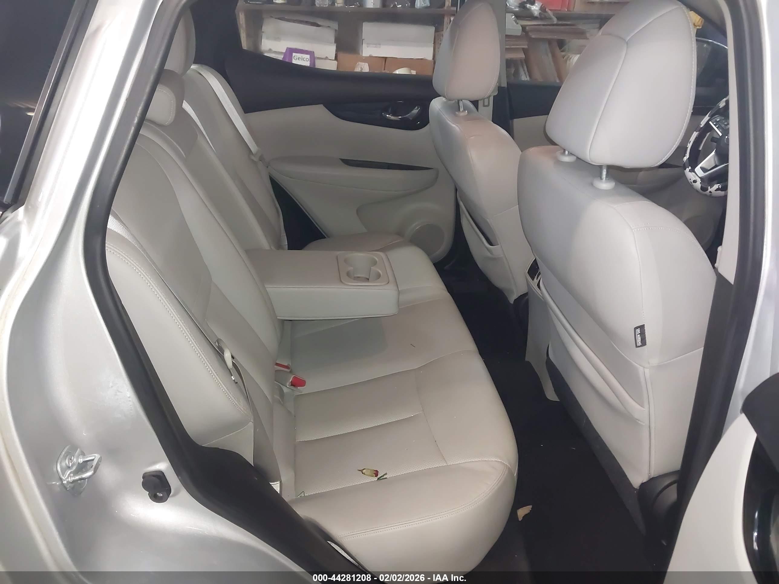 NISSAN ROGUE image 8
