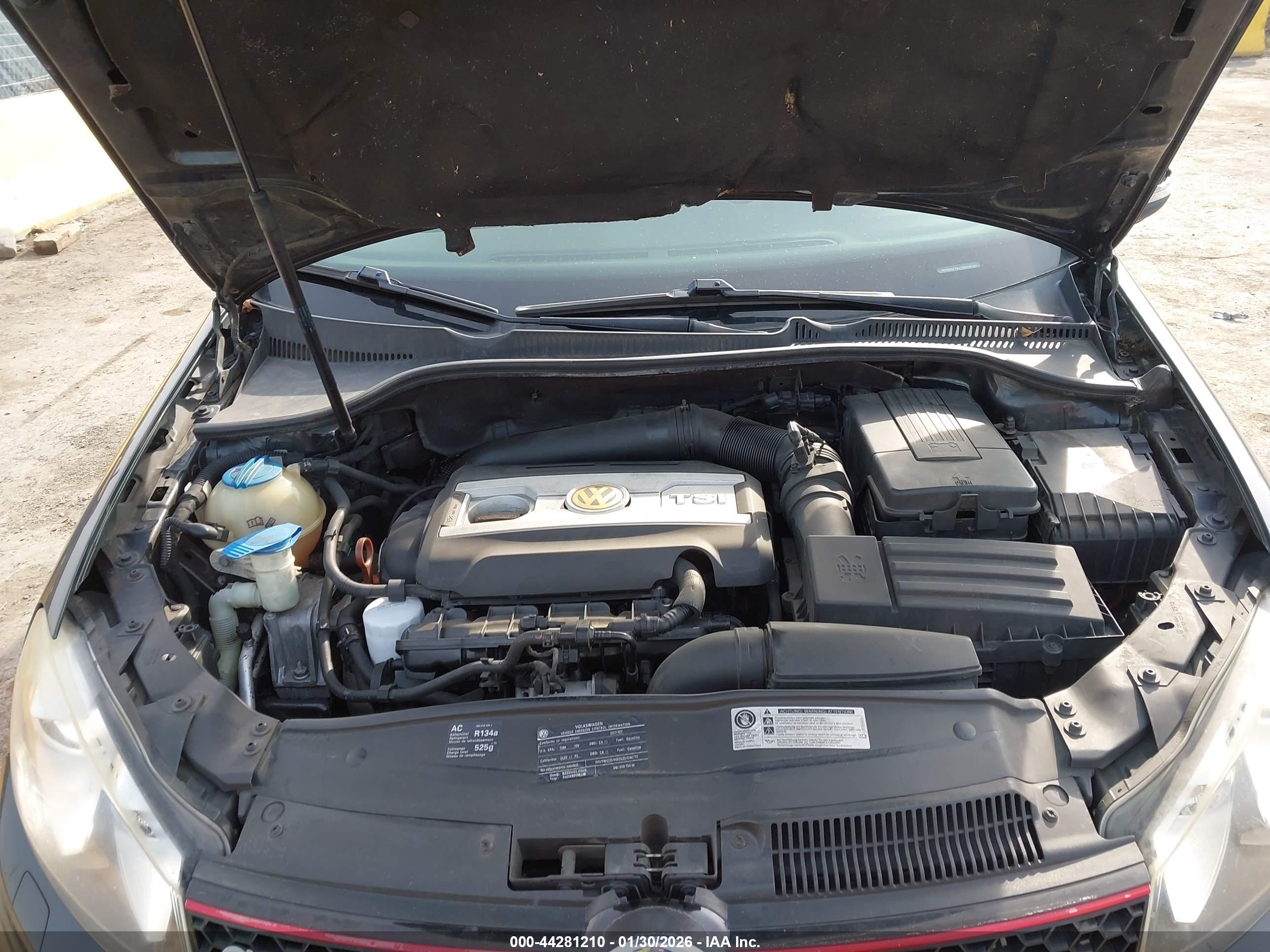 VOLKSWAGEN GTI image 10