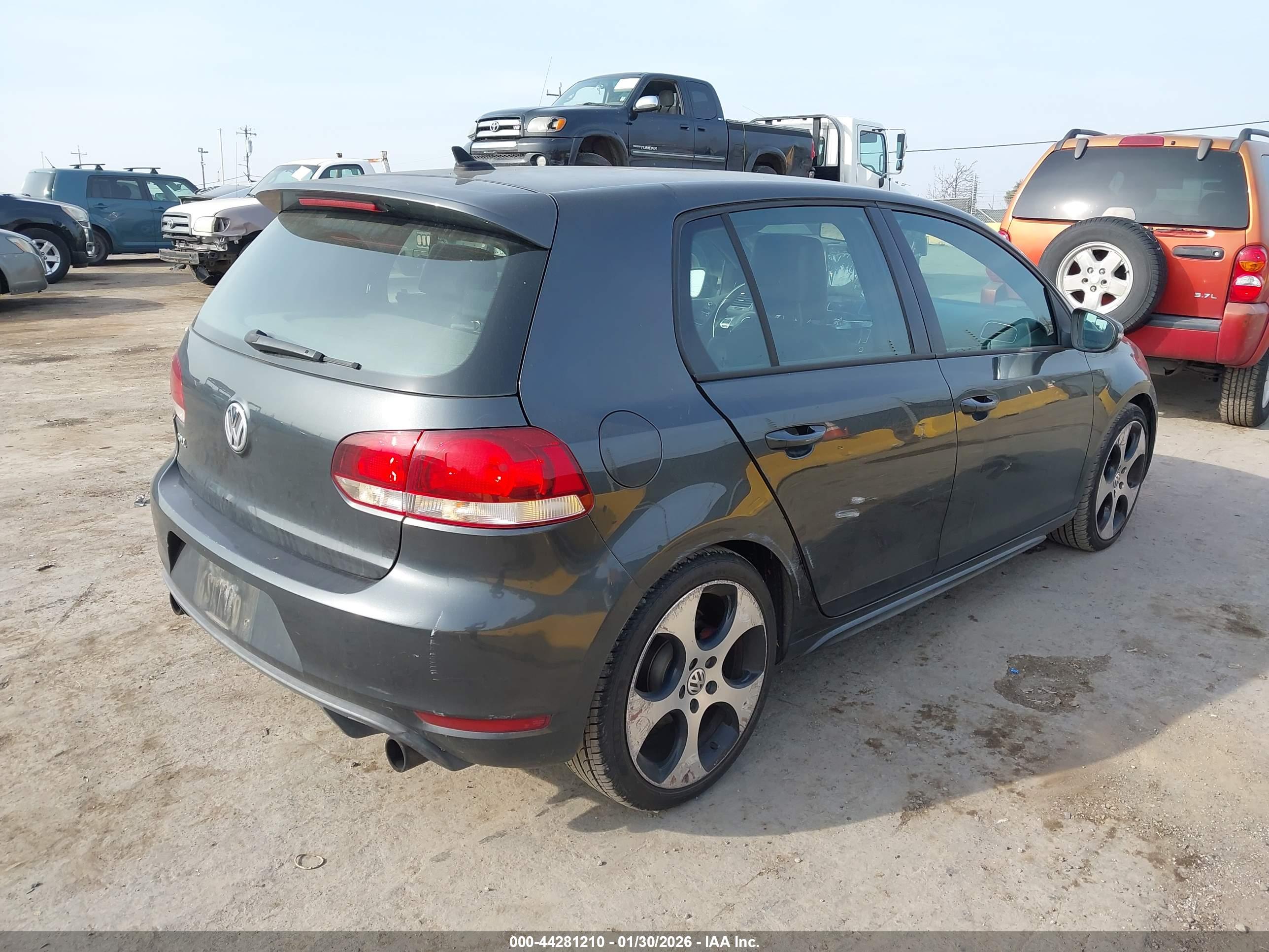 VOLKSWAGEN GTI image 4