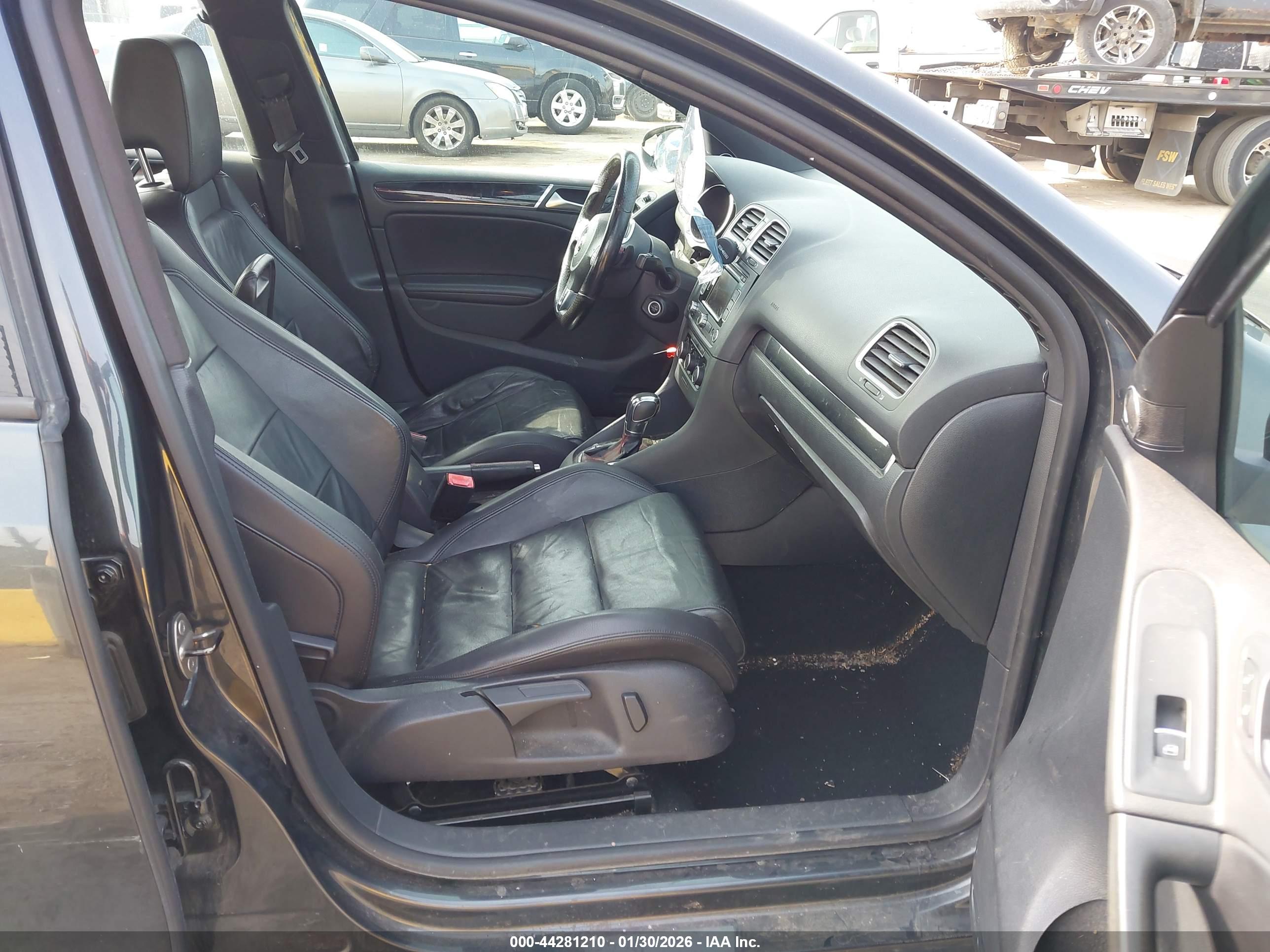 VOLKSWAGEN GTI image 5