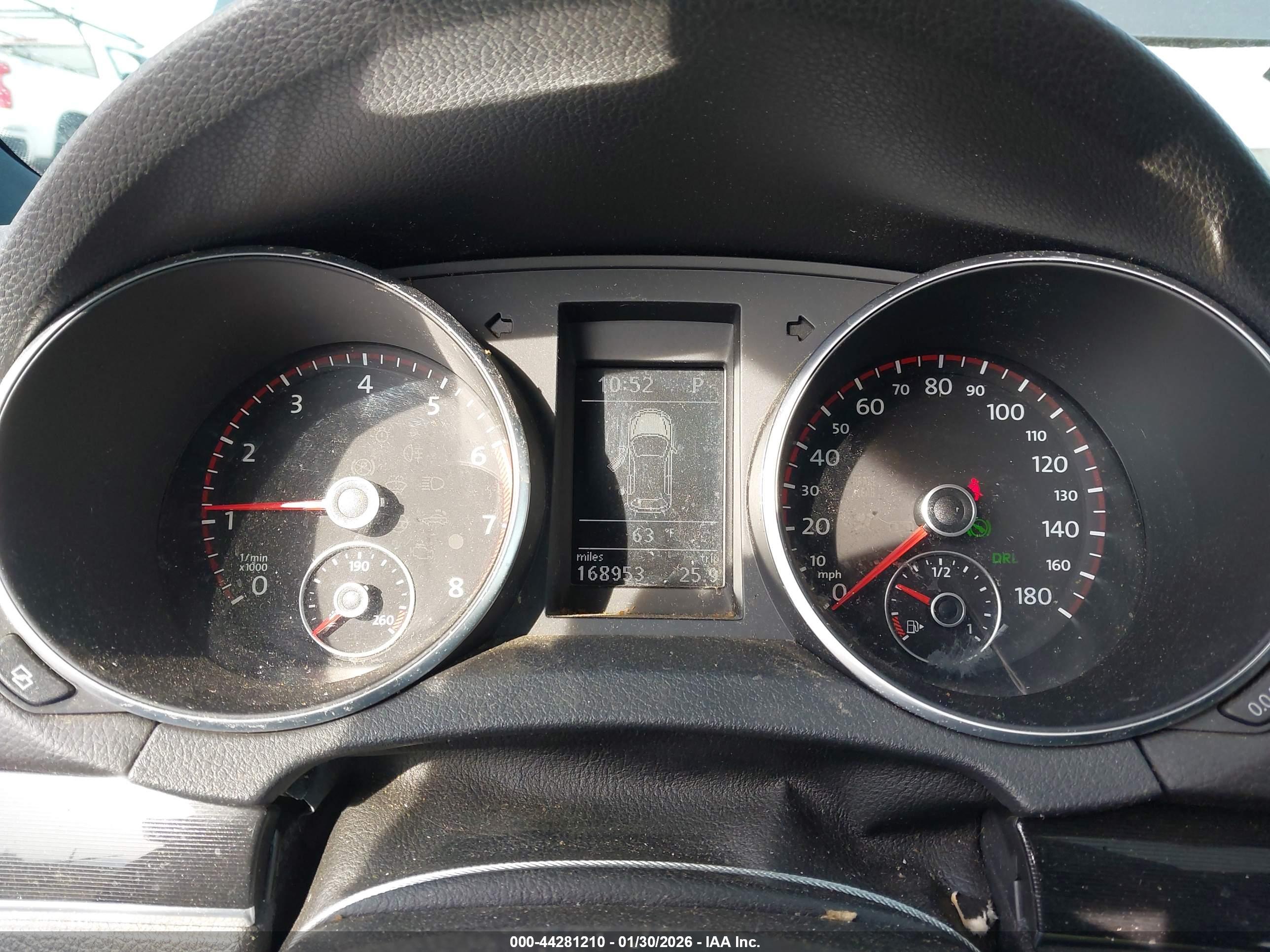 VOLKSWAGEN GTI image 7