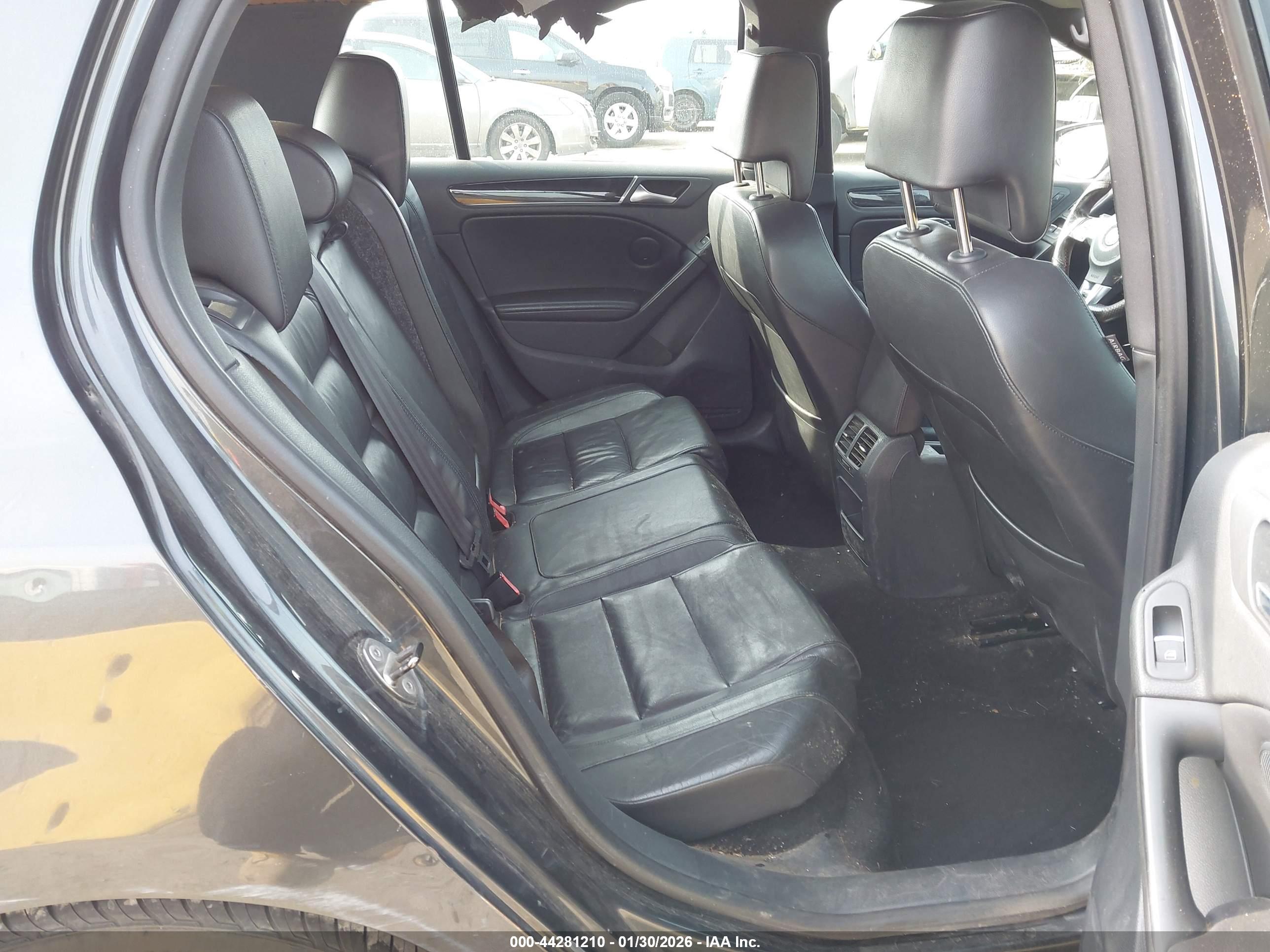 VOLKSWAGEN GTI image 8