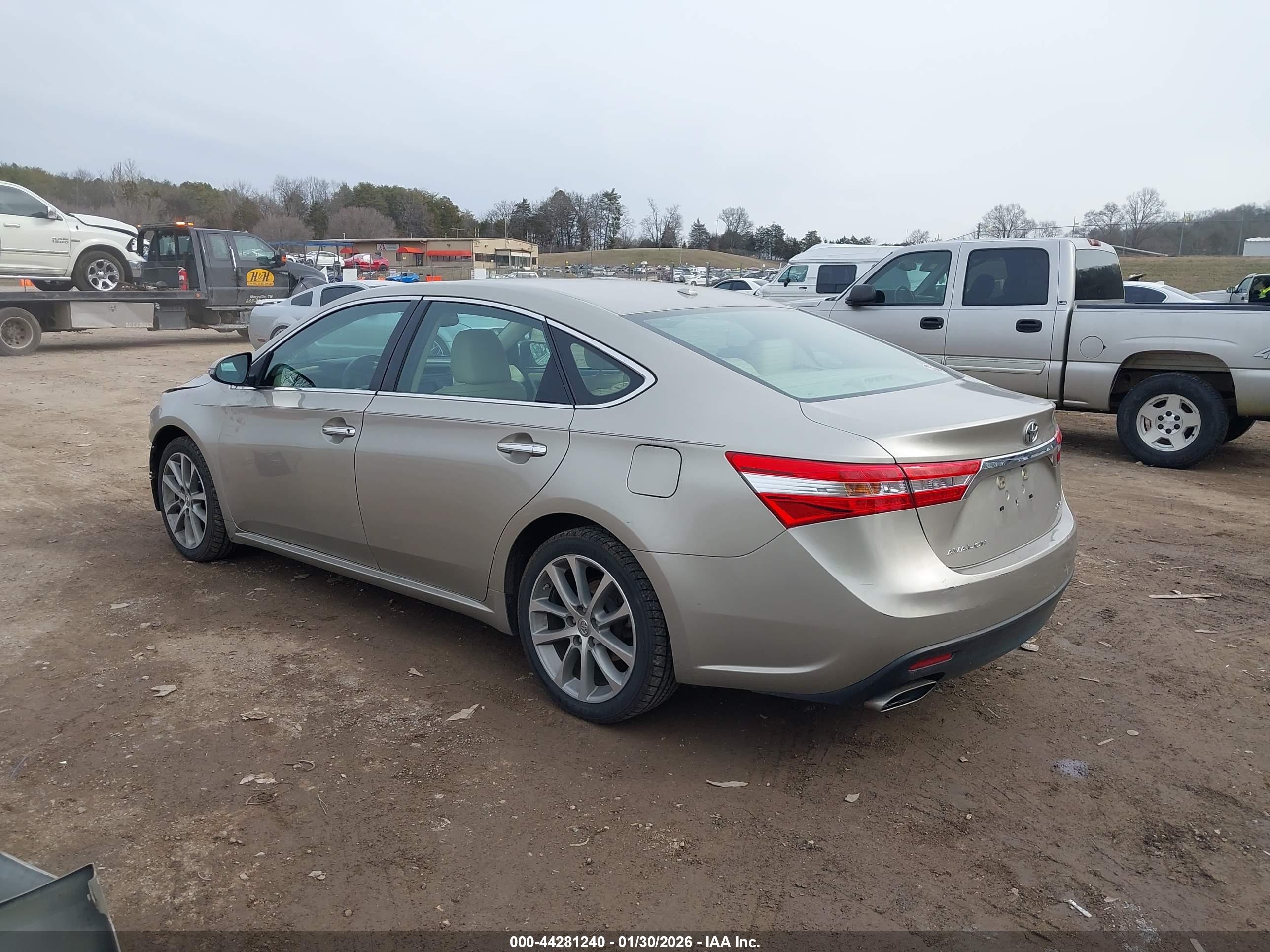 TOYOTA AVALON image 3
