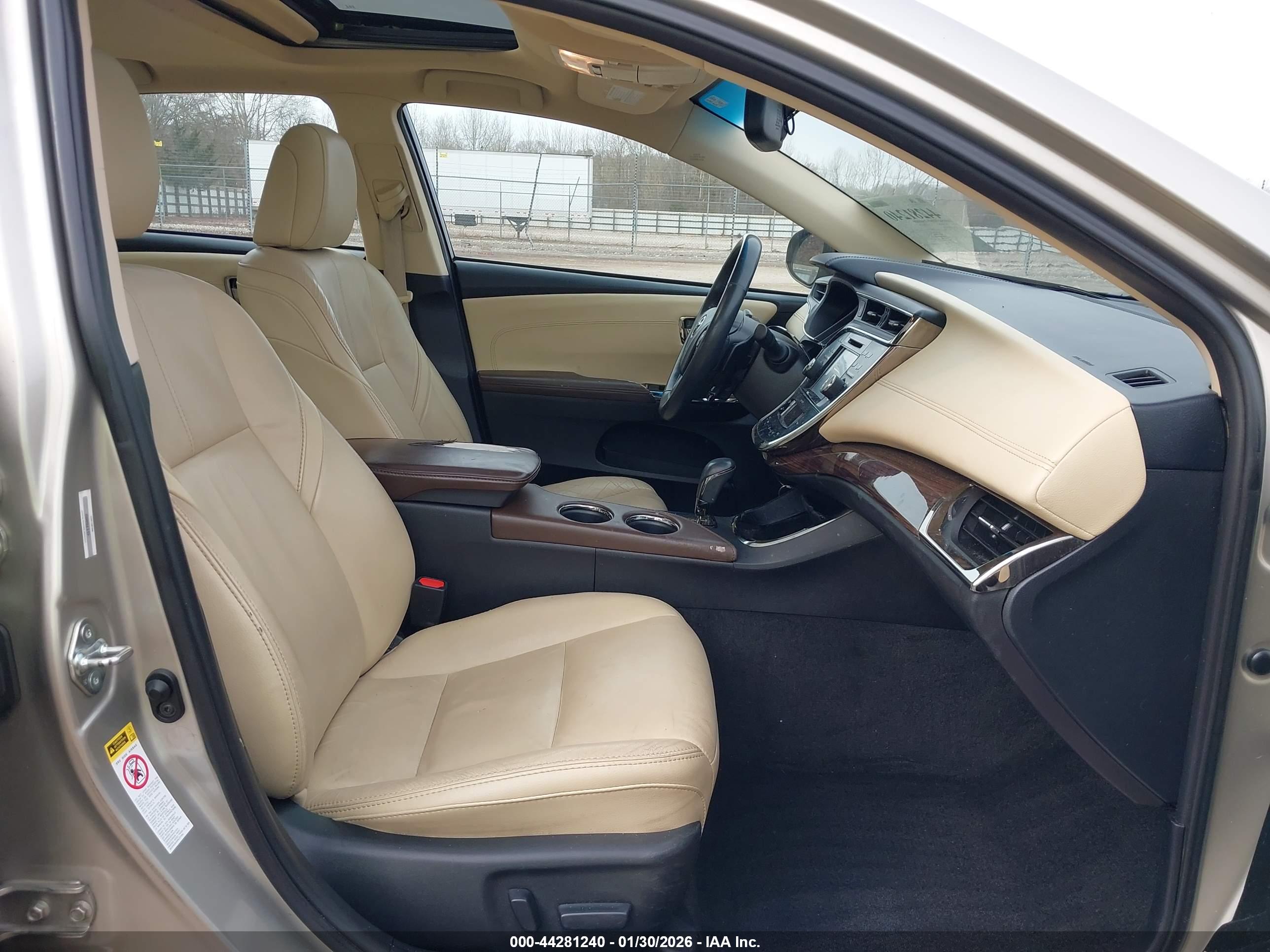 TOYOTA AVALON image 5