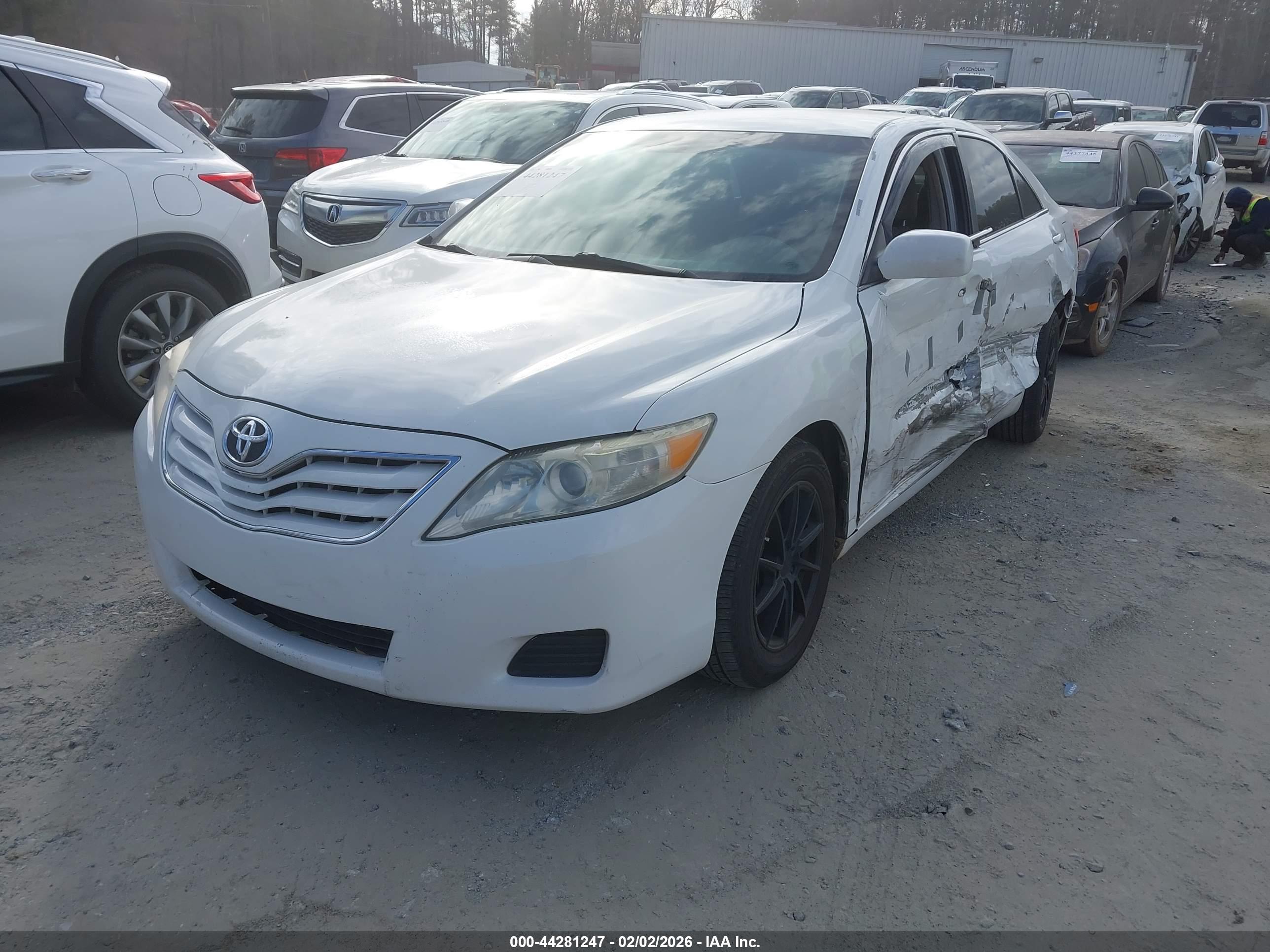 TOYOTA CAMRY image 2