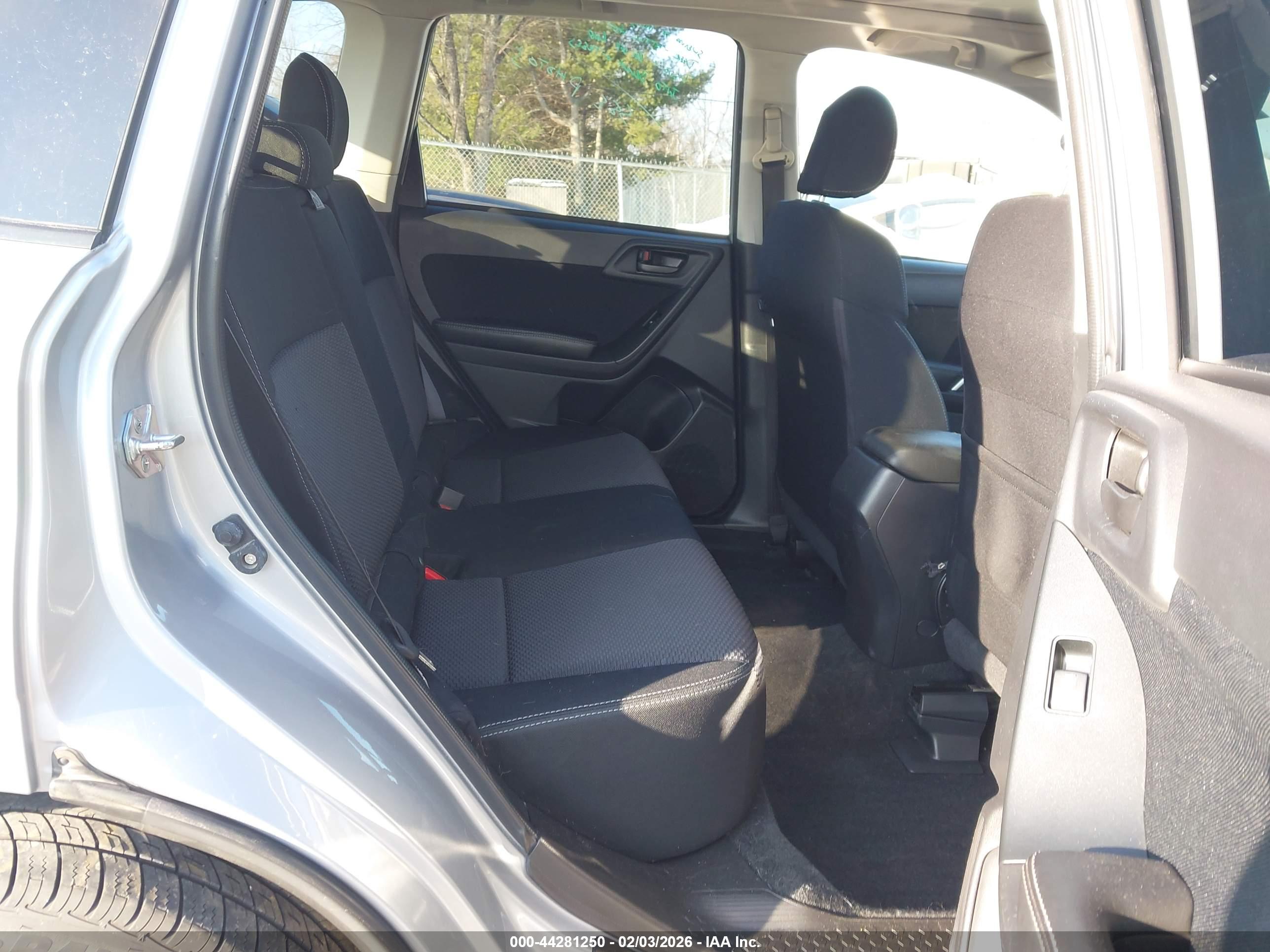 SUBARU FORESTER image 8