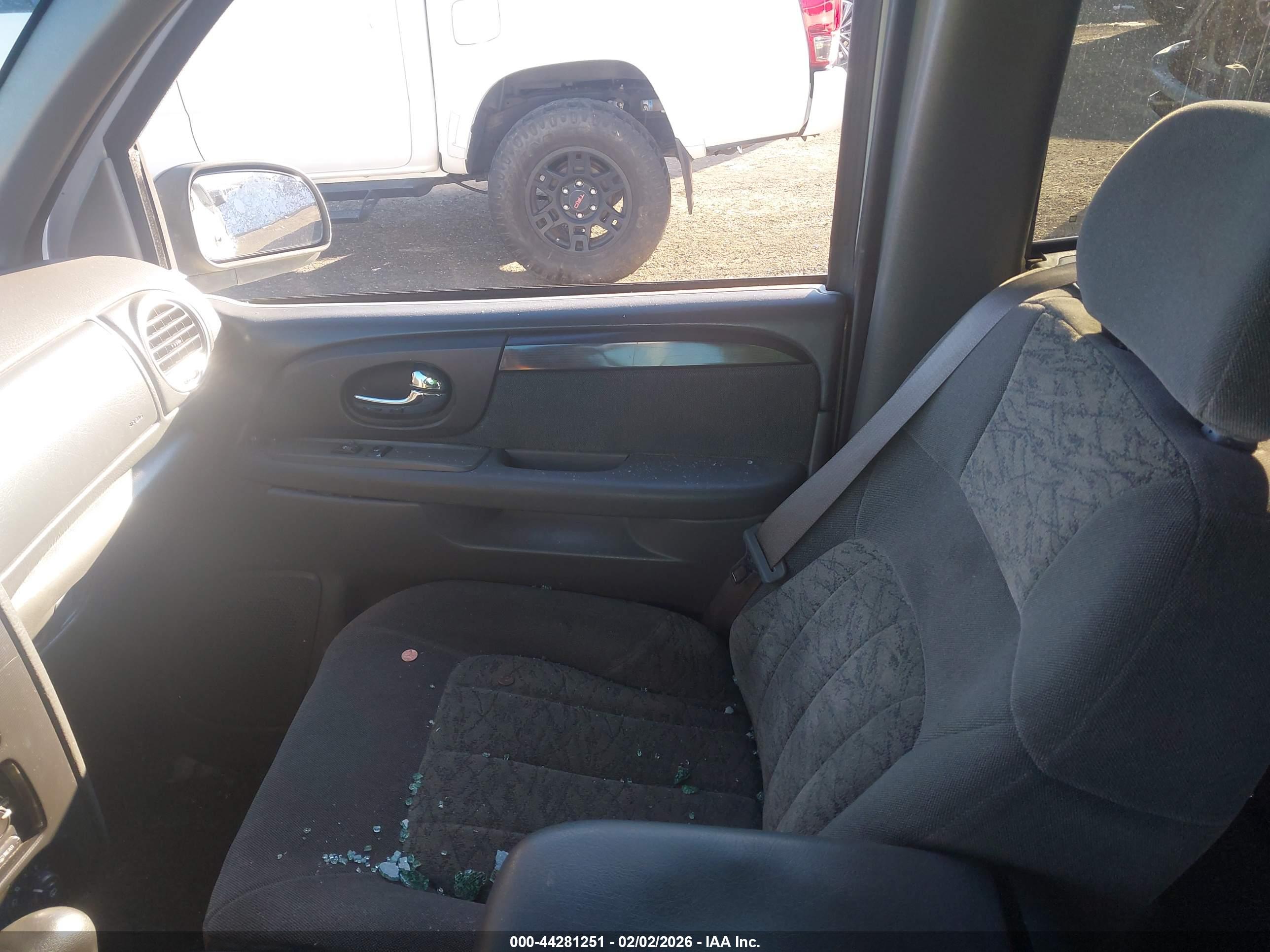 GMC ENVOY image 5