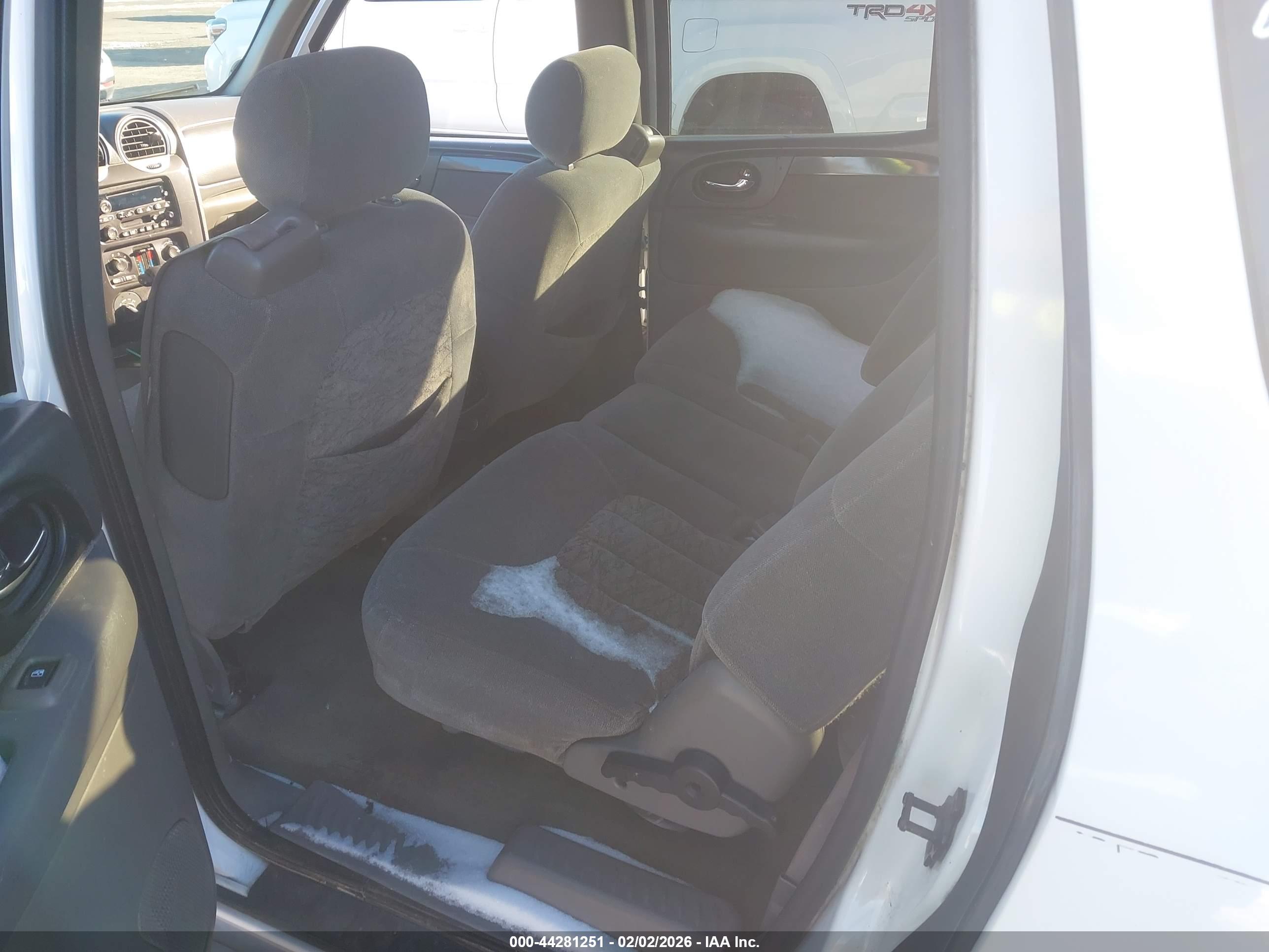 GMC ENVOY image 8