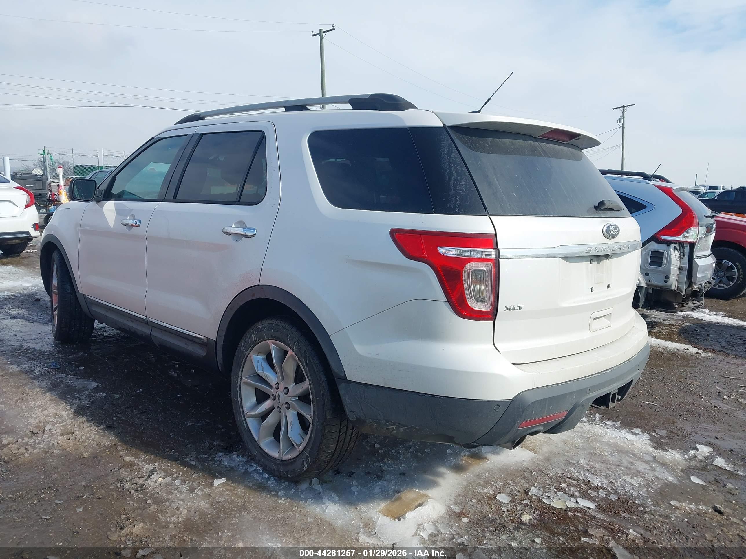 FORD EXPLORER image 3