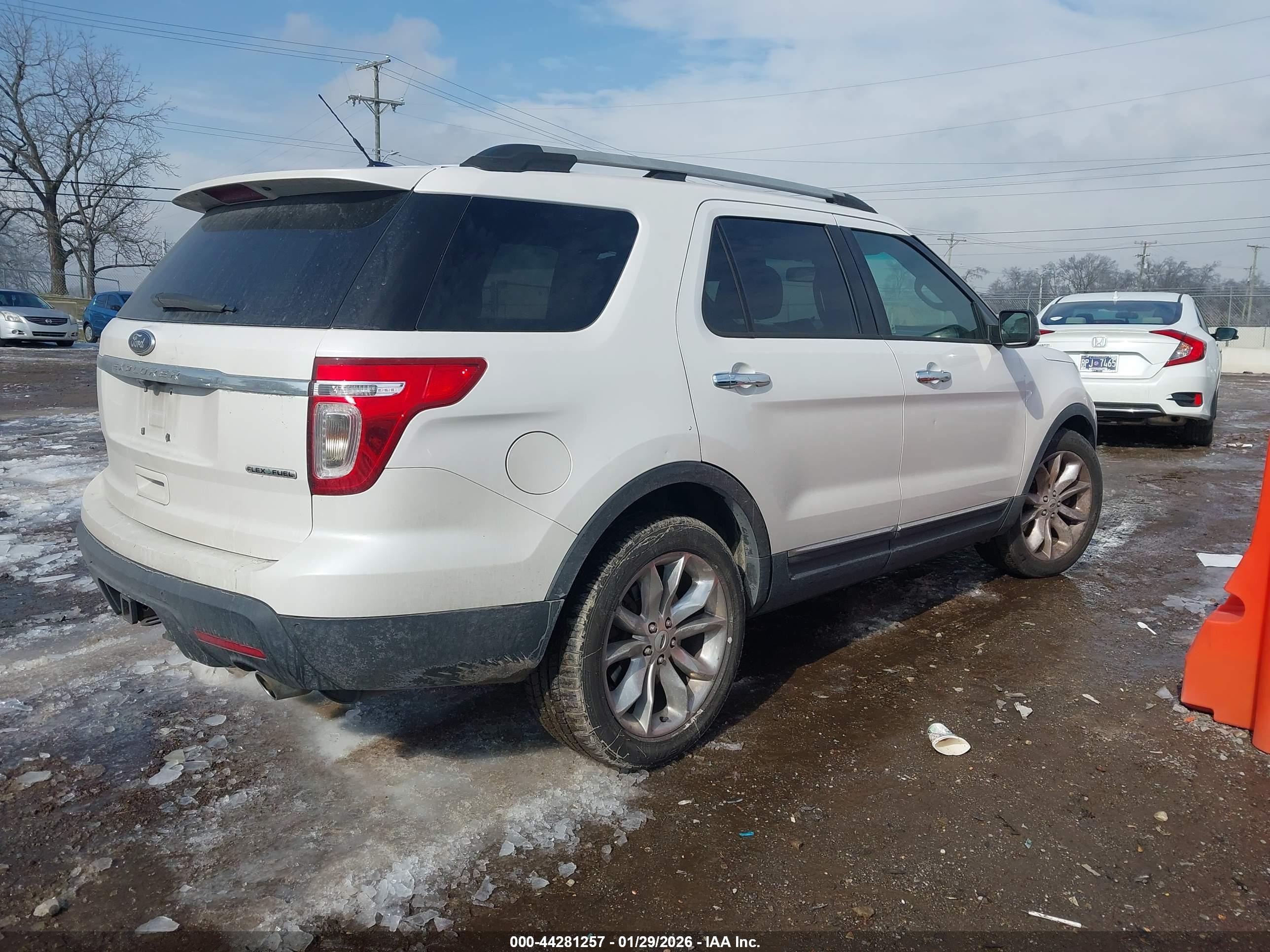 FORD EXPLORER image 4