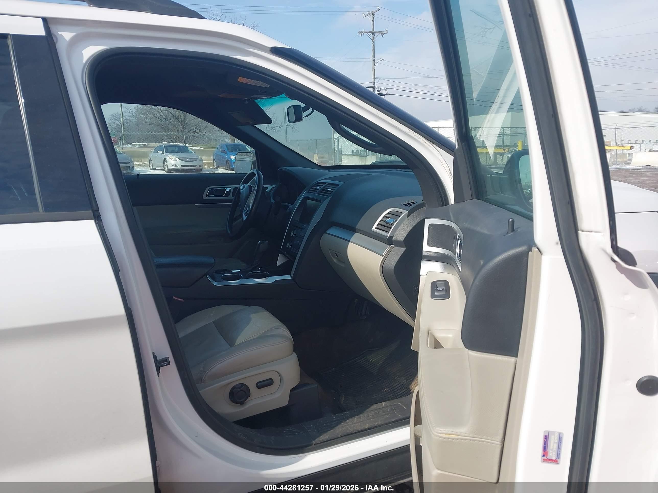 FORD EXPLORER image 5
