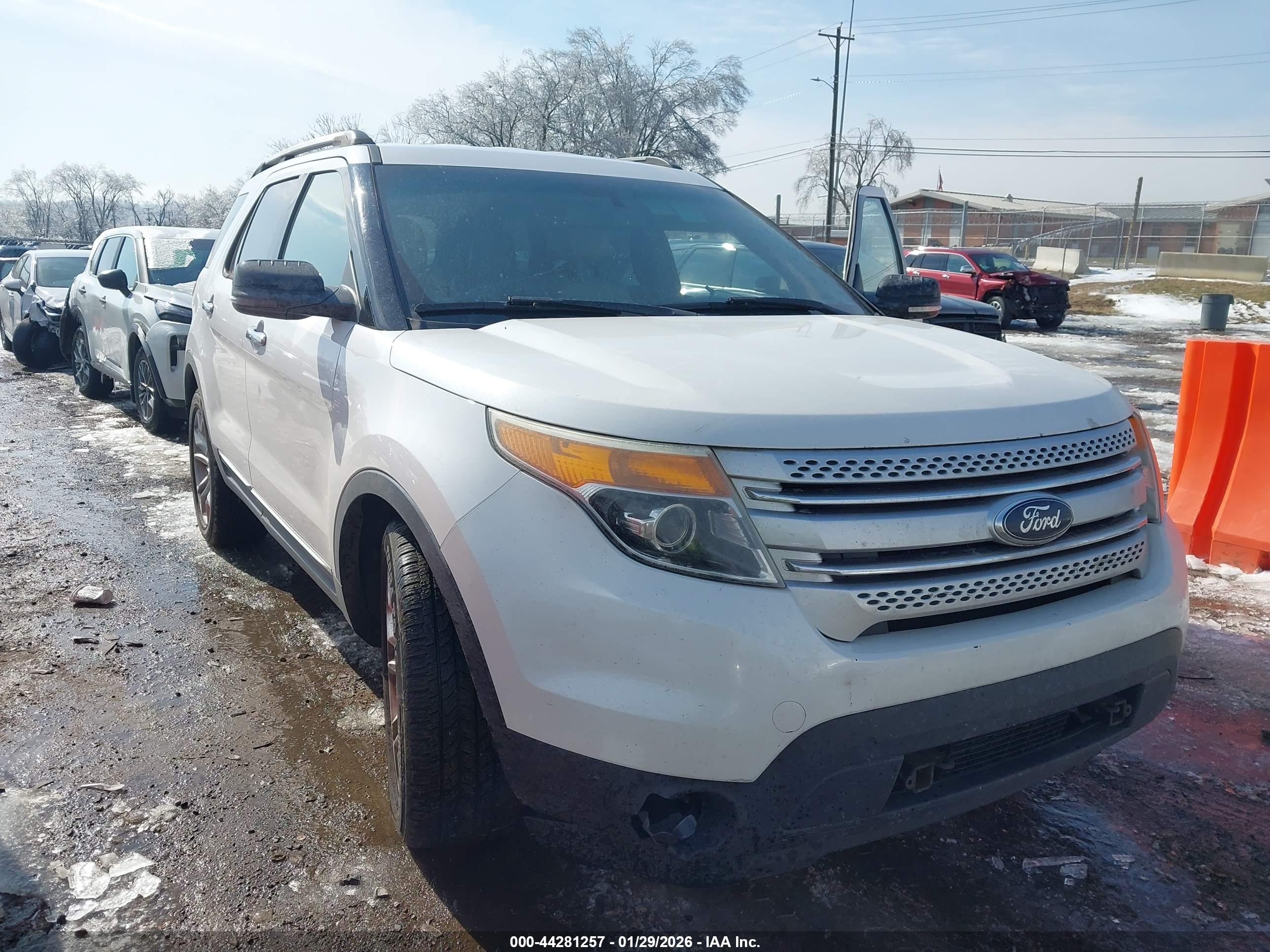 FORD EXPLORER image 6
