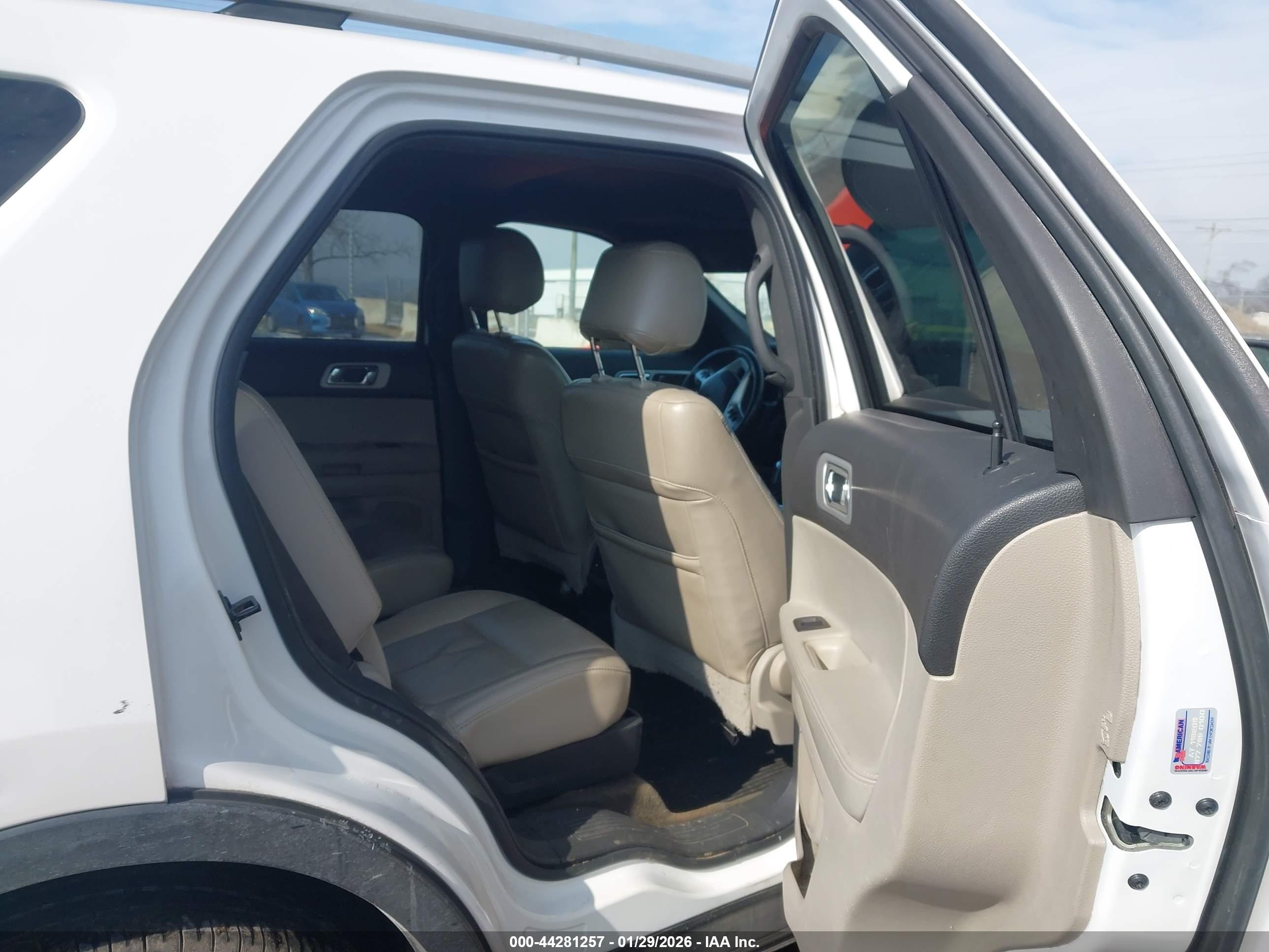 FORD EXPLORER image 8