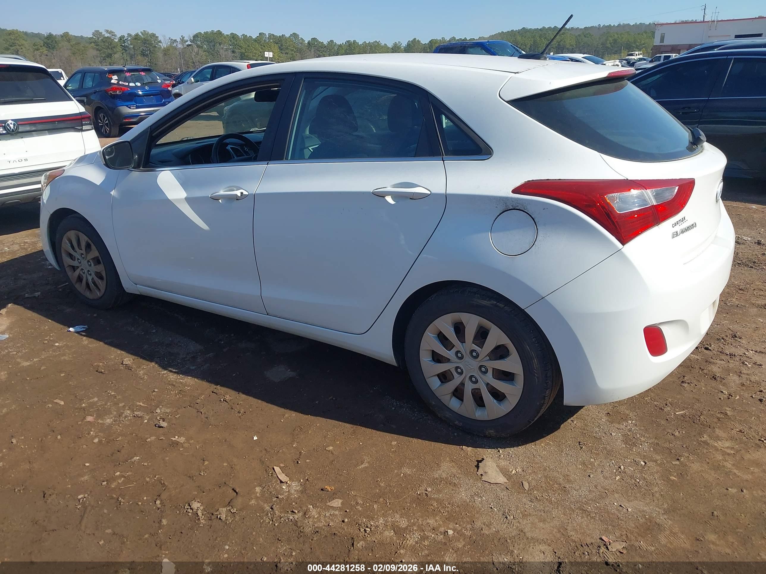 HYUNDAI ELANTRA image 3