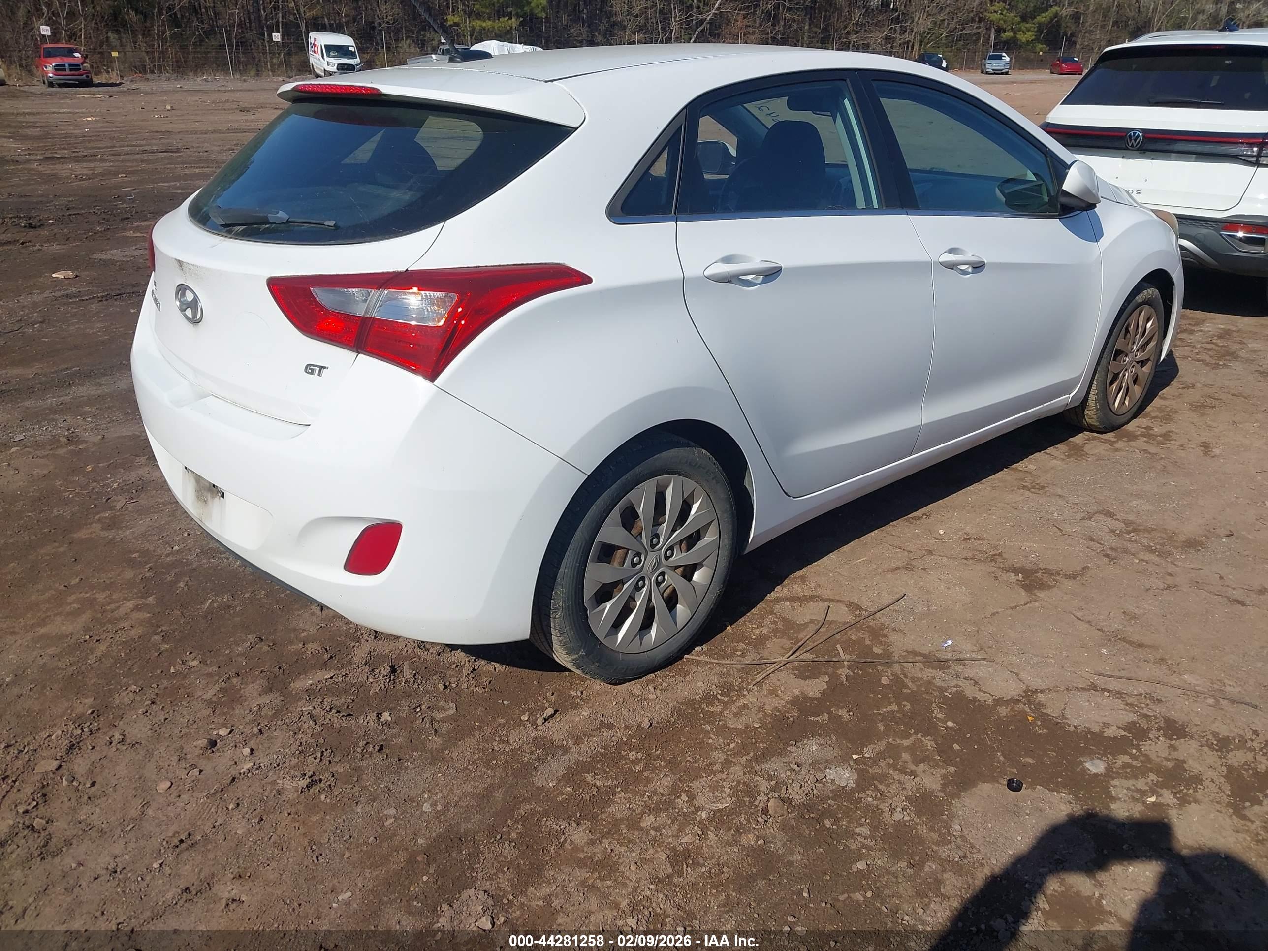 HYUNDAI ELANTRA image 4