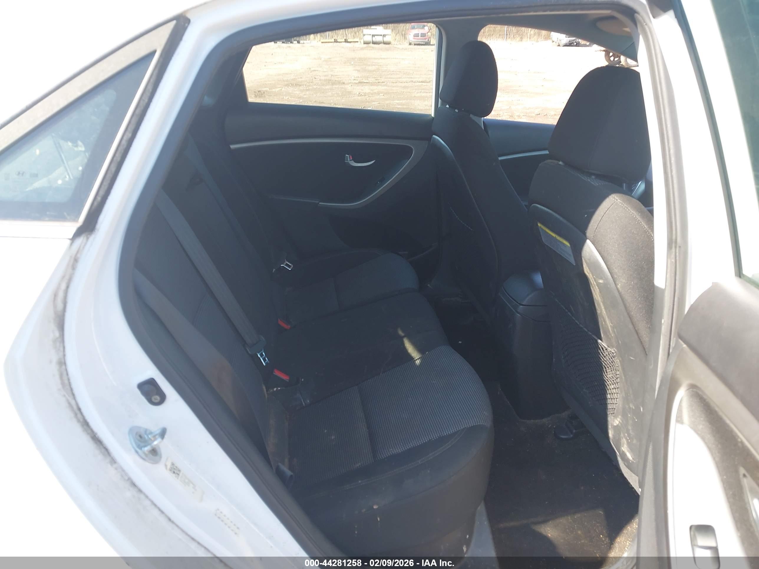HYUNDAI ELANTRA image 8