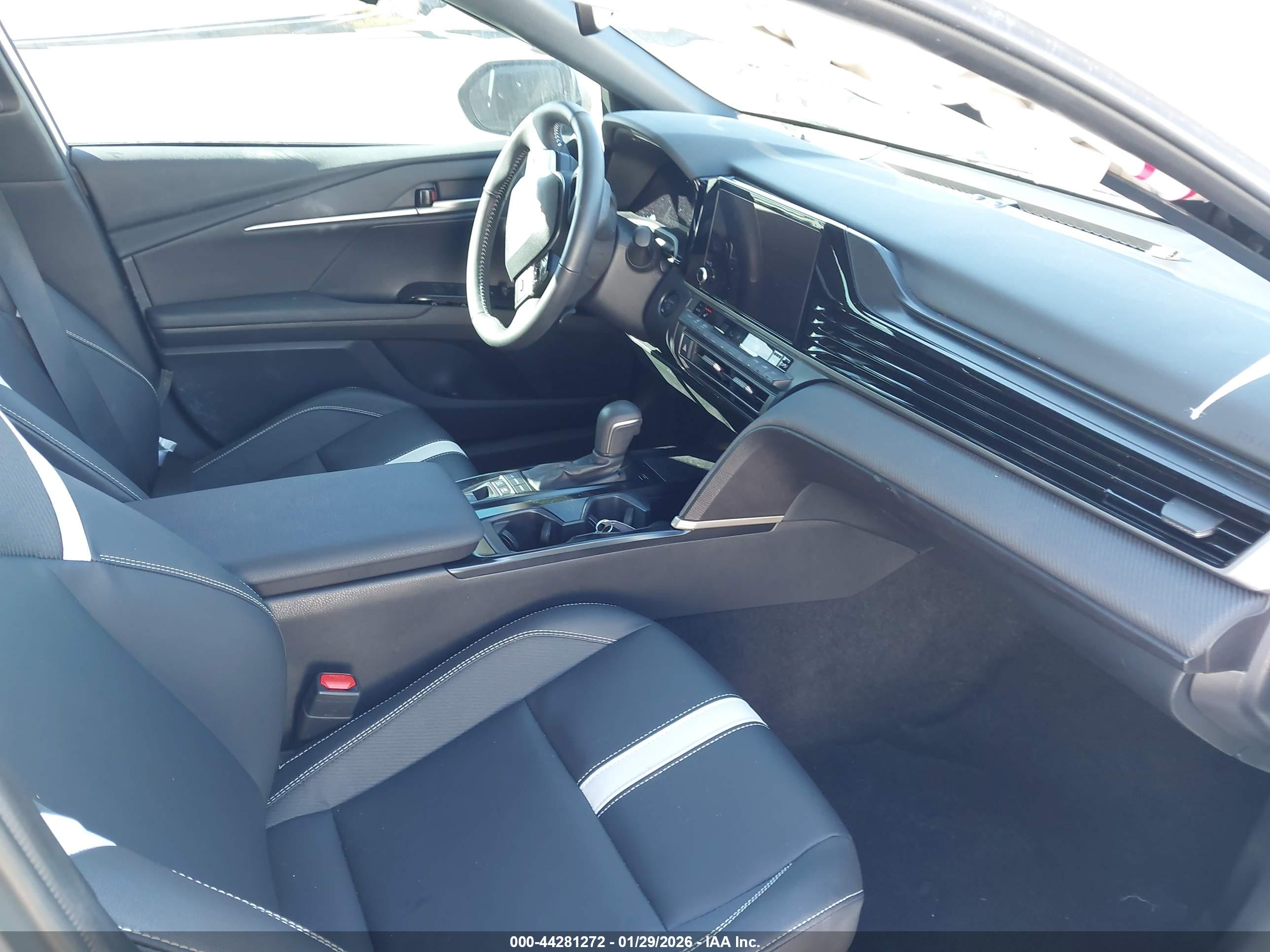 TOYOTA CAMRY image 5