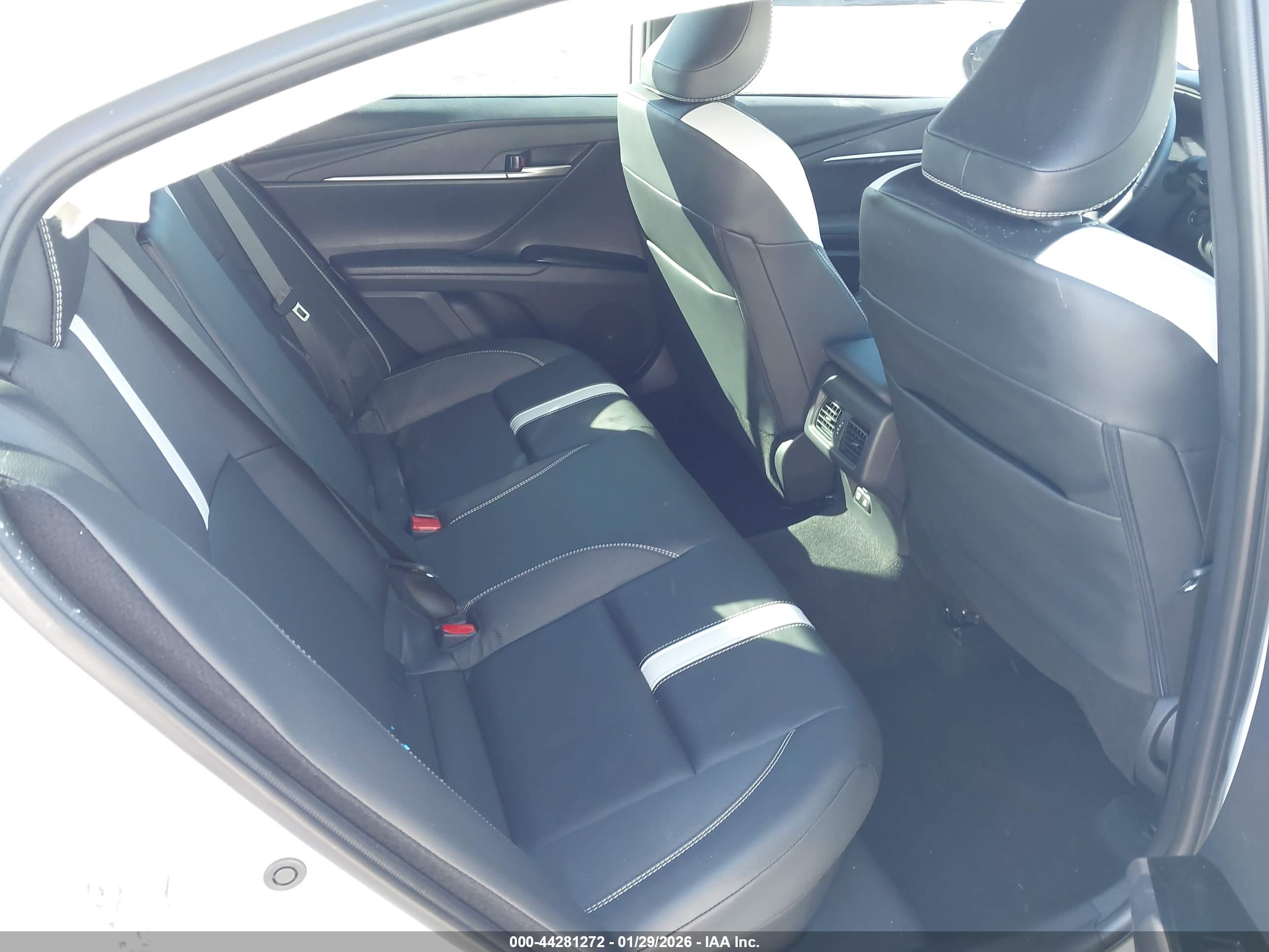 TOYOTA CAMRY image 8