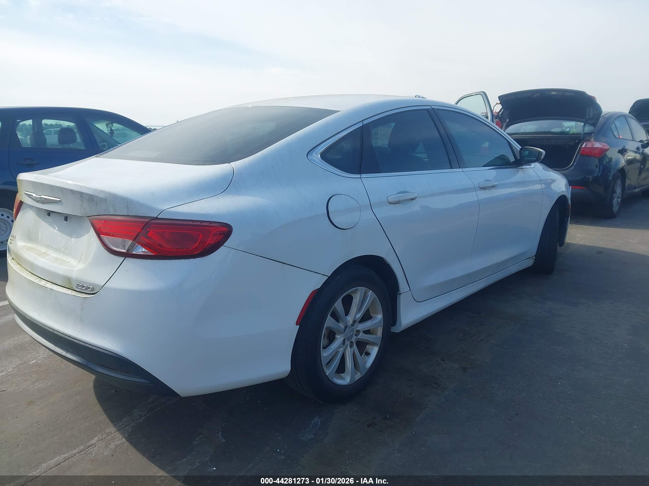 CHRYSLER 200 image 4