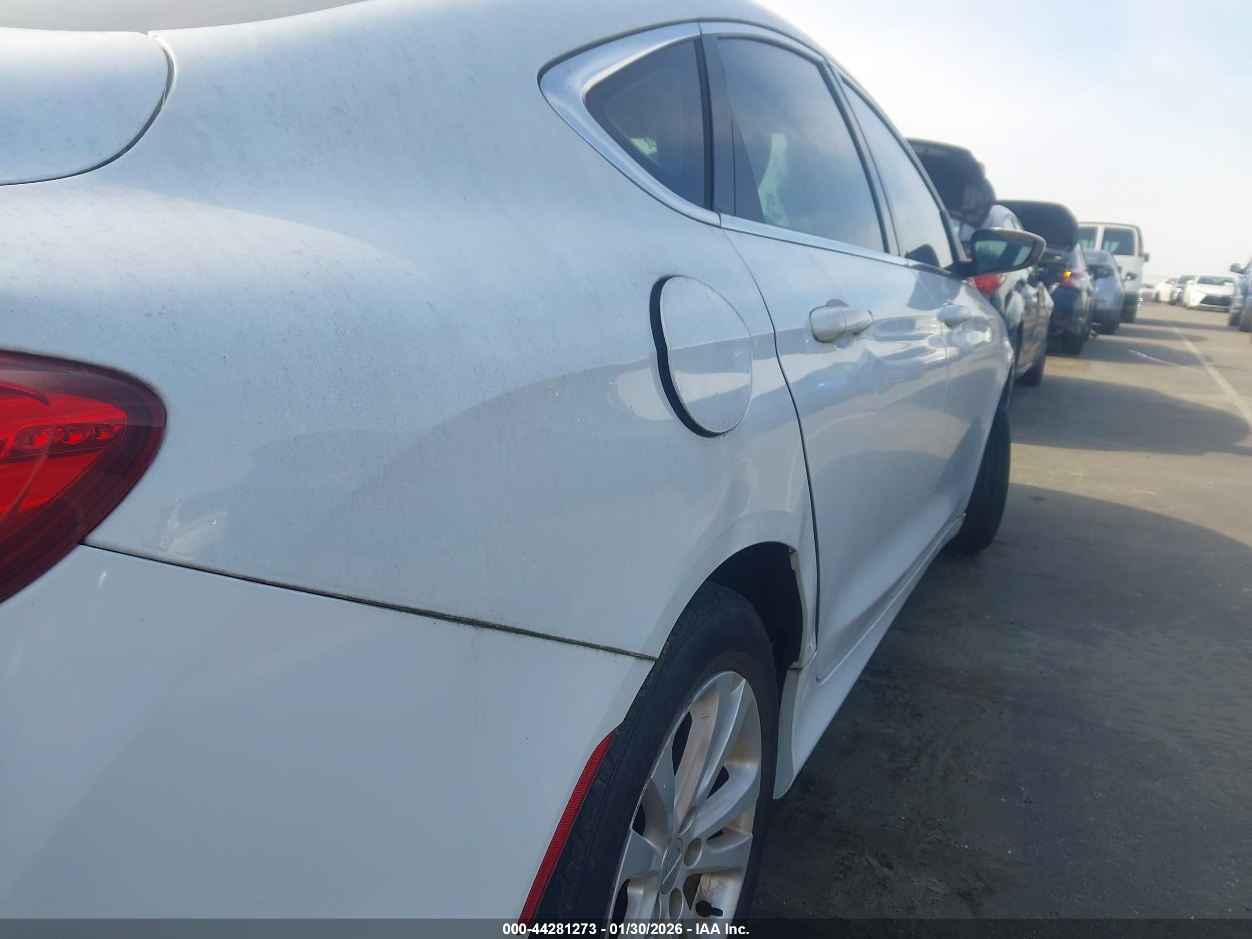 CHRYSLER 200 image 6