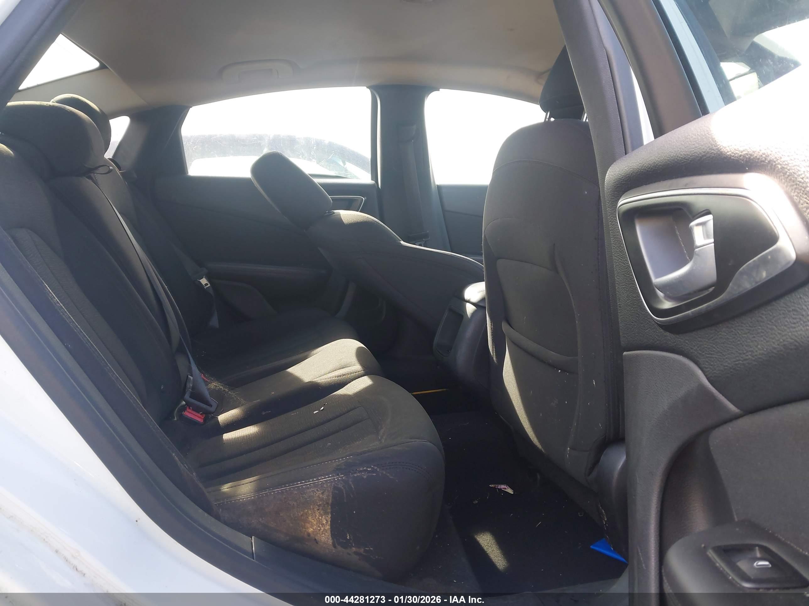 CHRYSLER 200 image 8