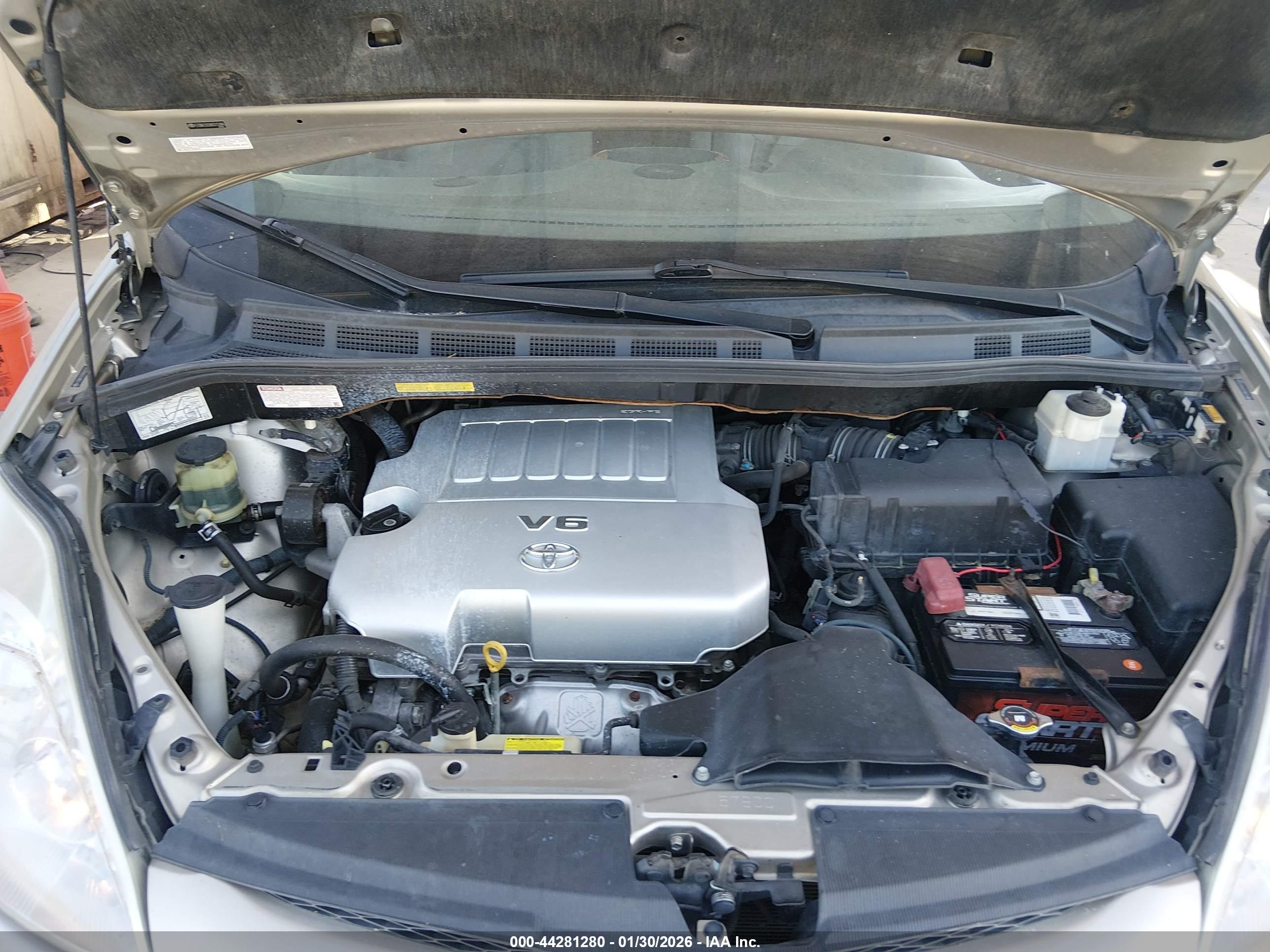 TOYOTA SIENNA image 10
