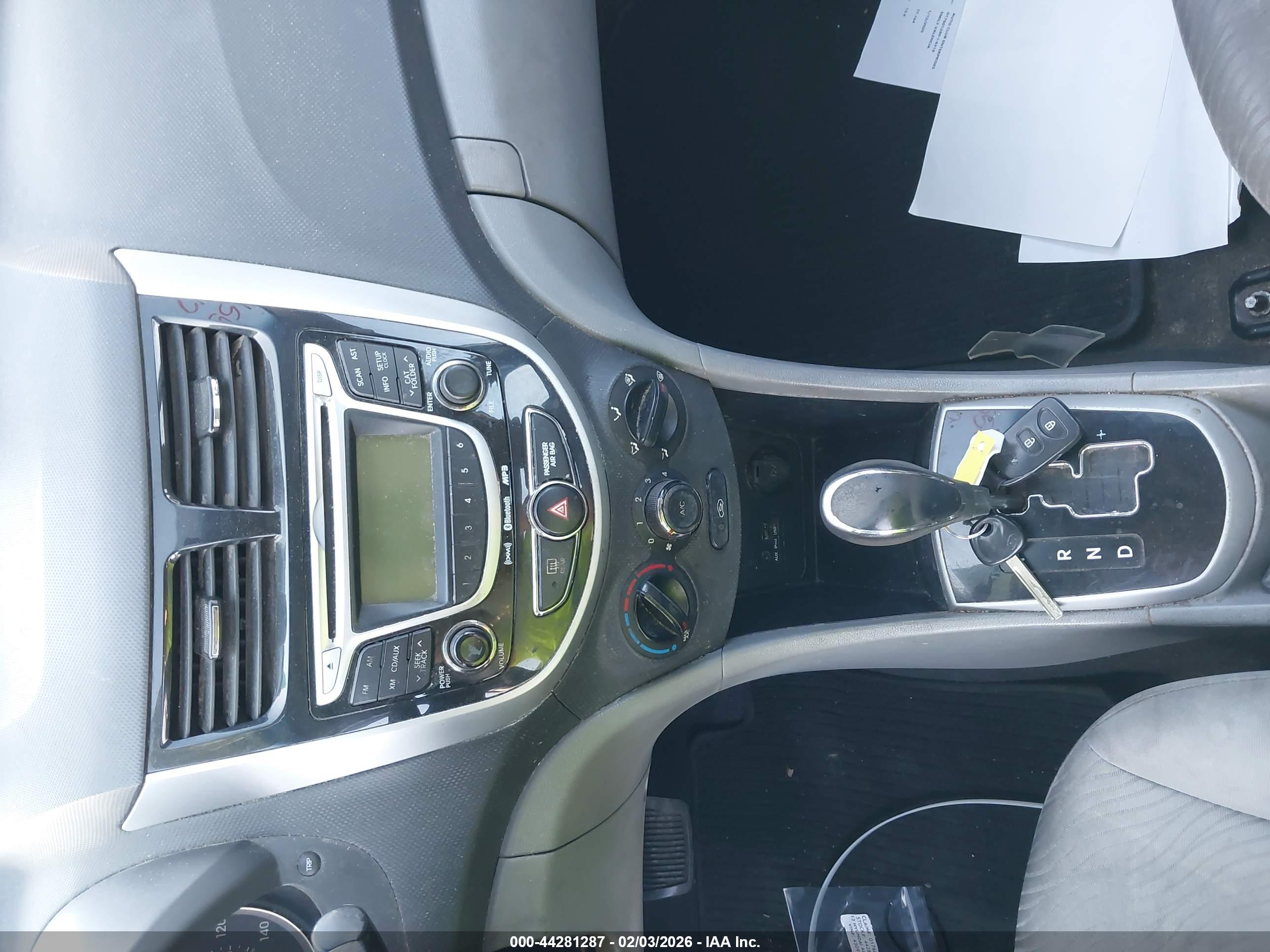 HYUNDAI ACCENT image 11