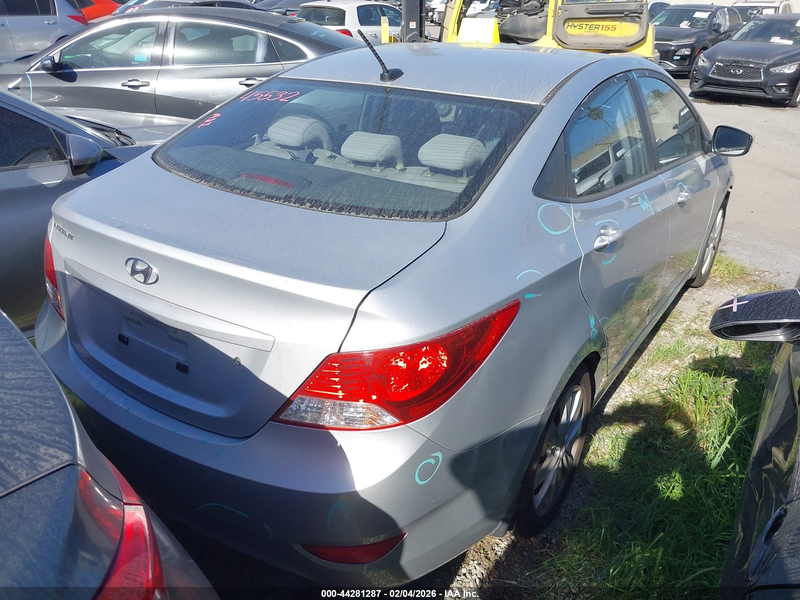 HYUNDAI ACCENT image 4