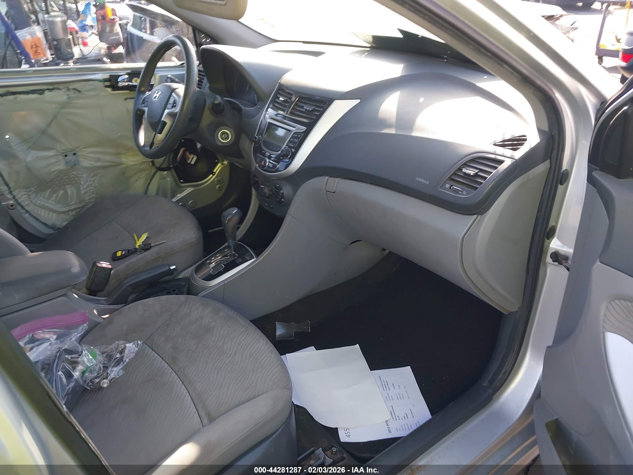 HYUNDAI ACCENT image 5