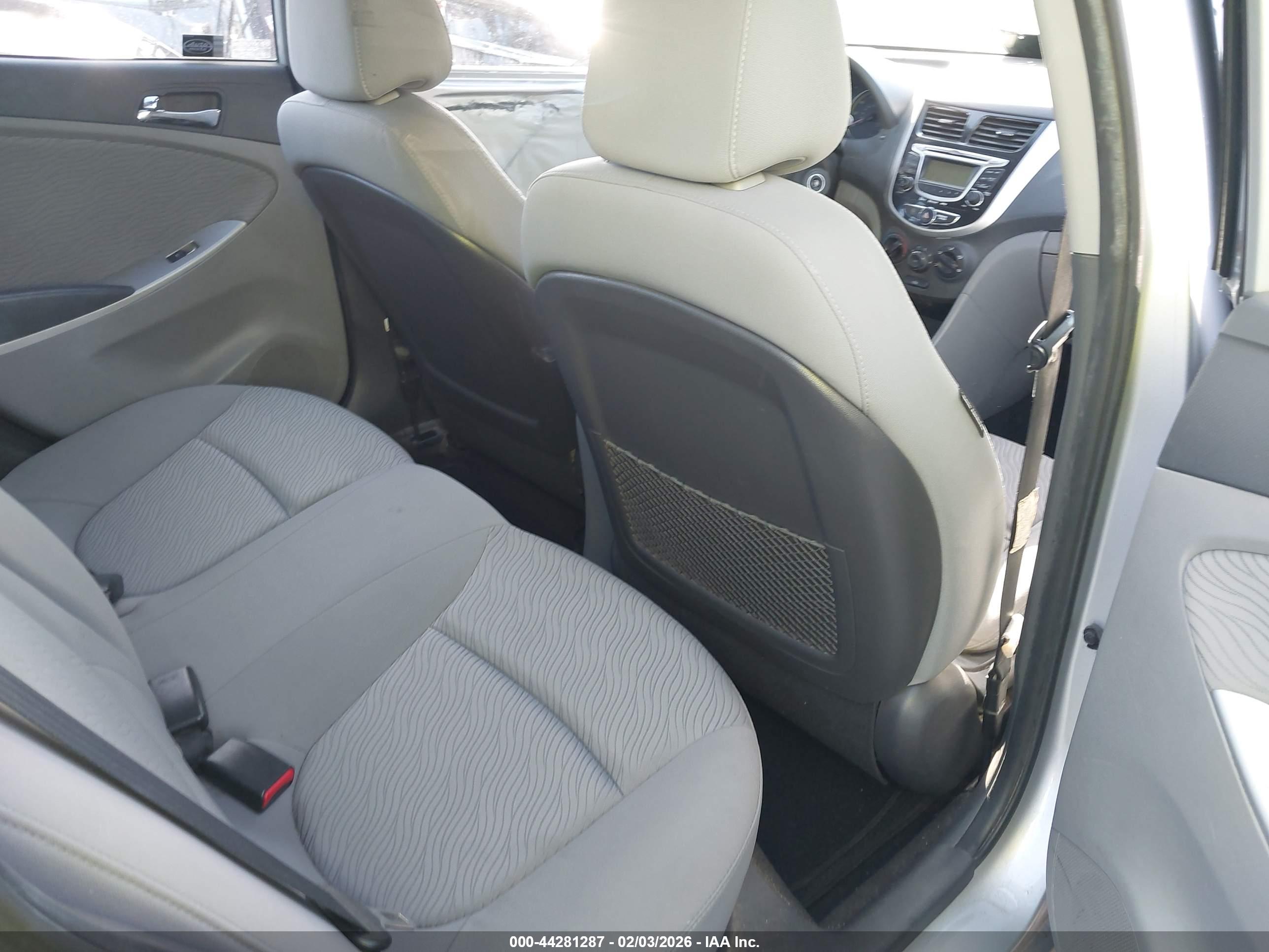HYUNDAI ACCENT image 8