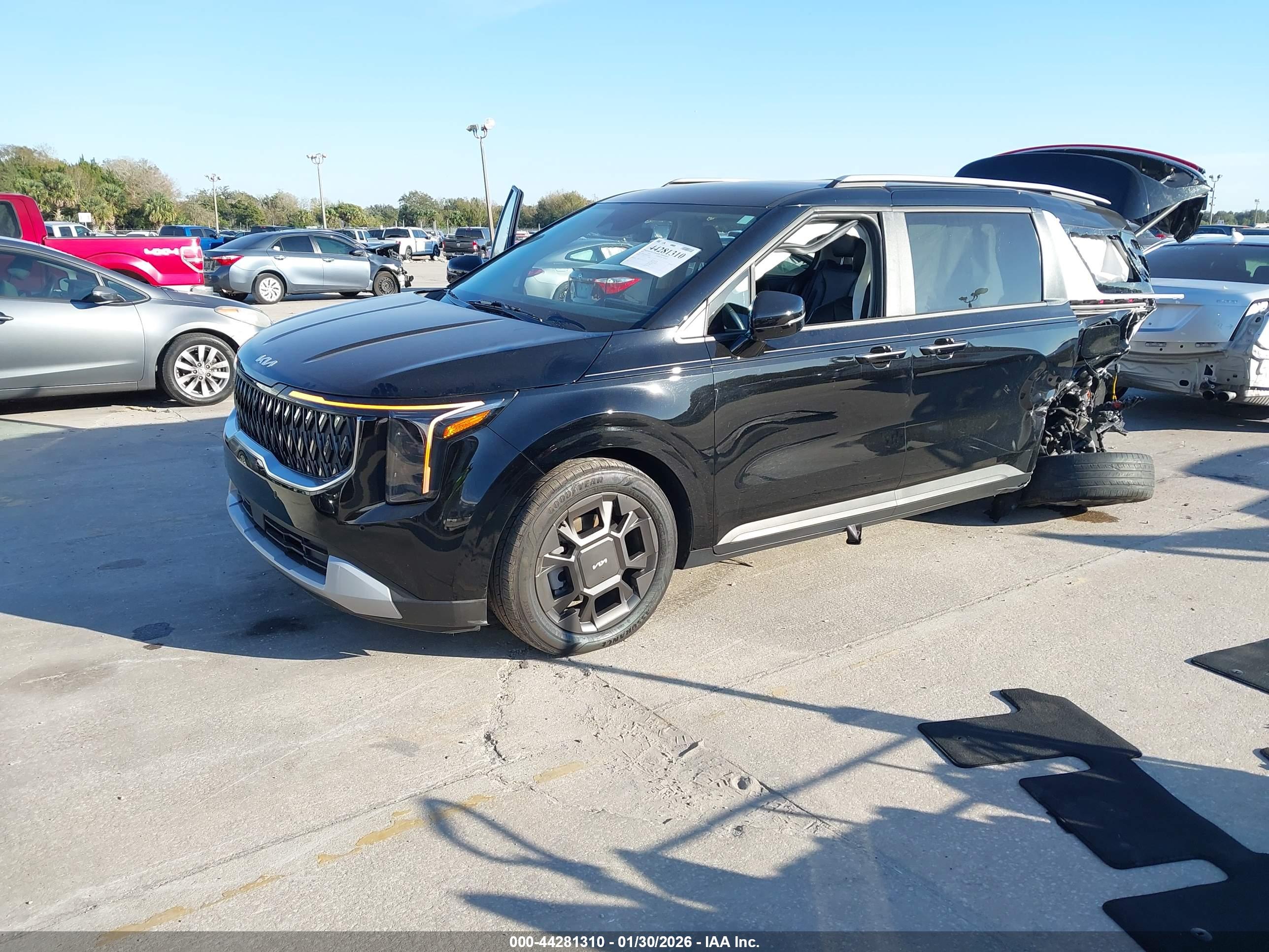 KIA CARNIVAL image 2