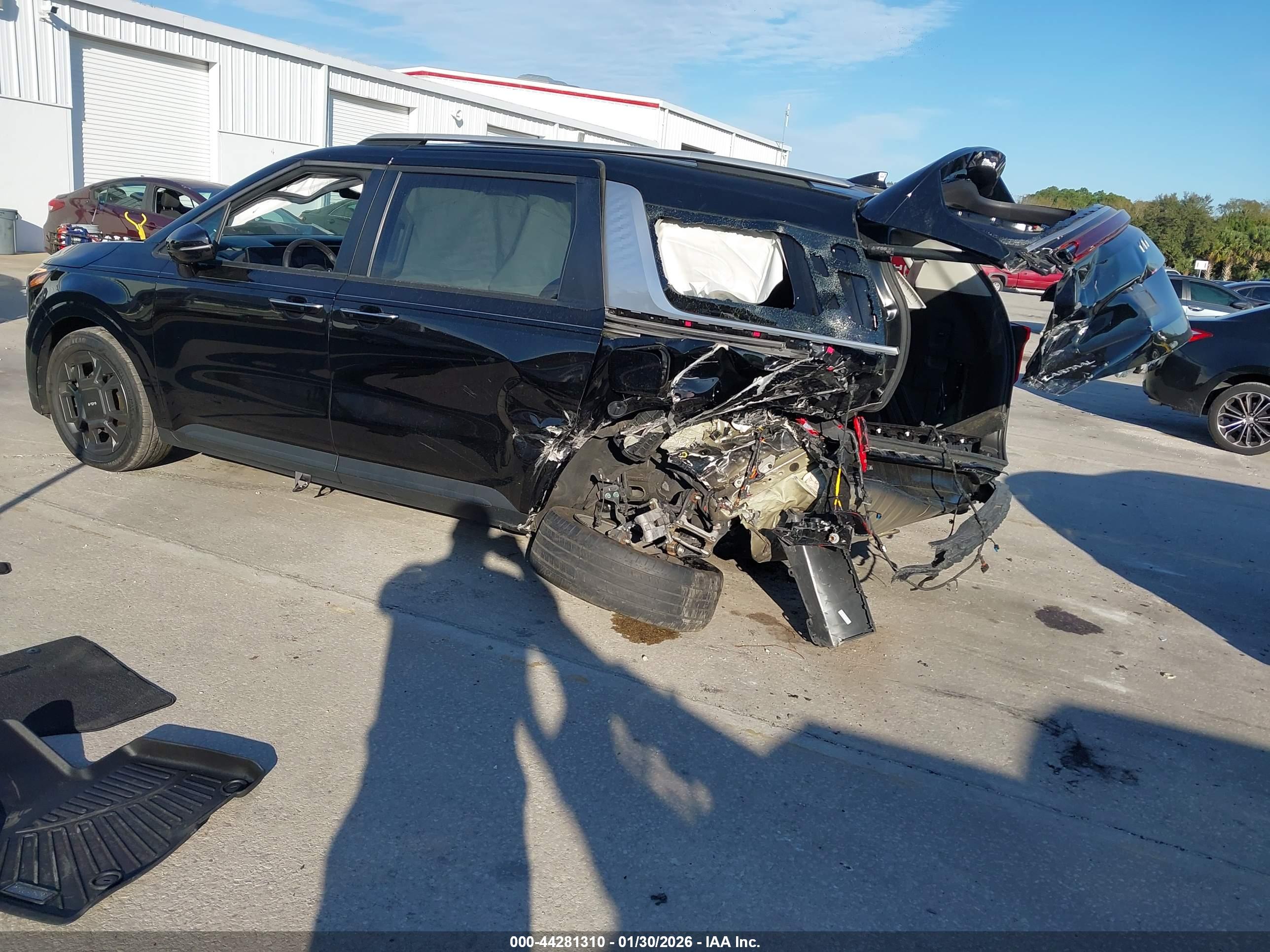 KIA CARNIVAL image 3