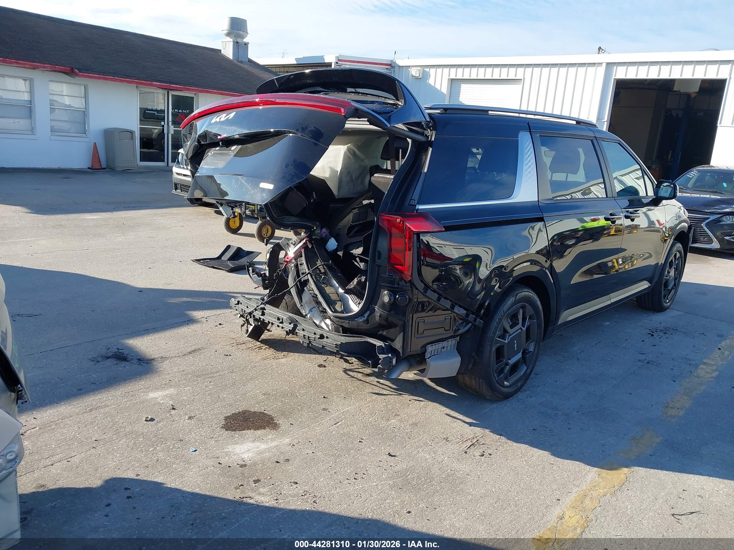 KIA CARNIVAL image 4