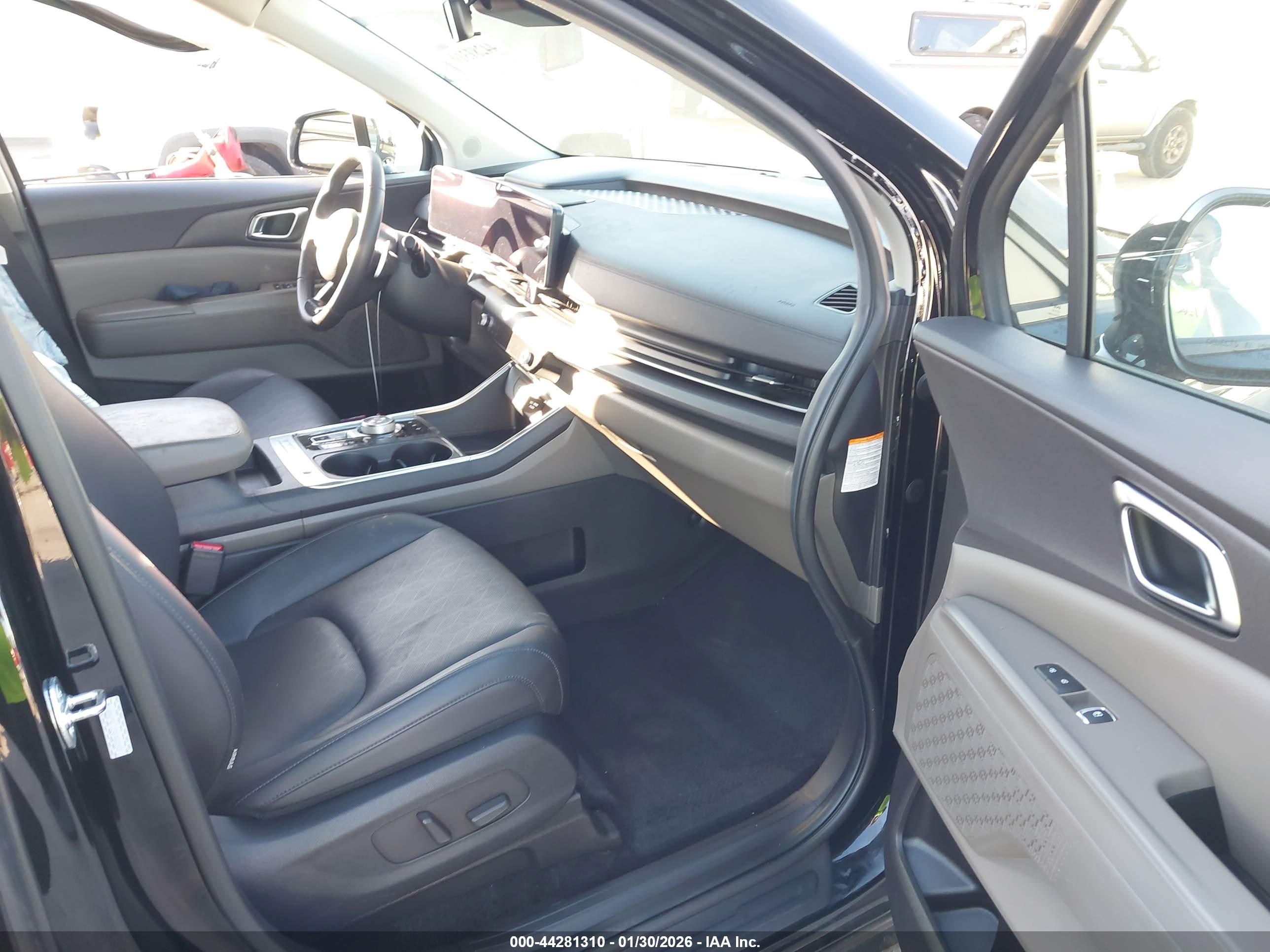 KIA CARNIVAL image 5