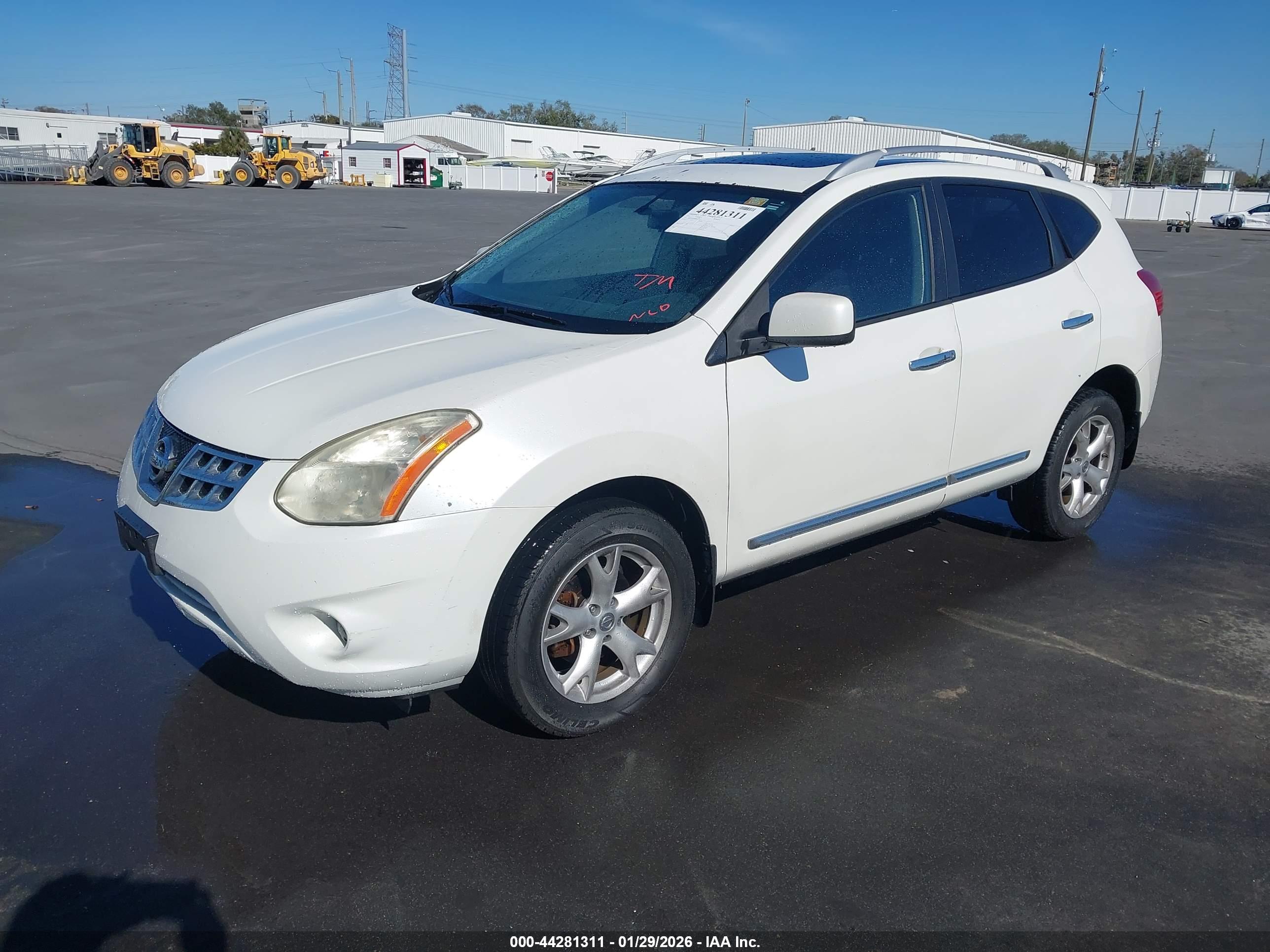 NISSAN ROGUE image 2