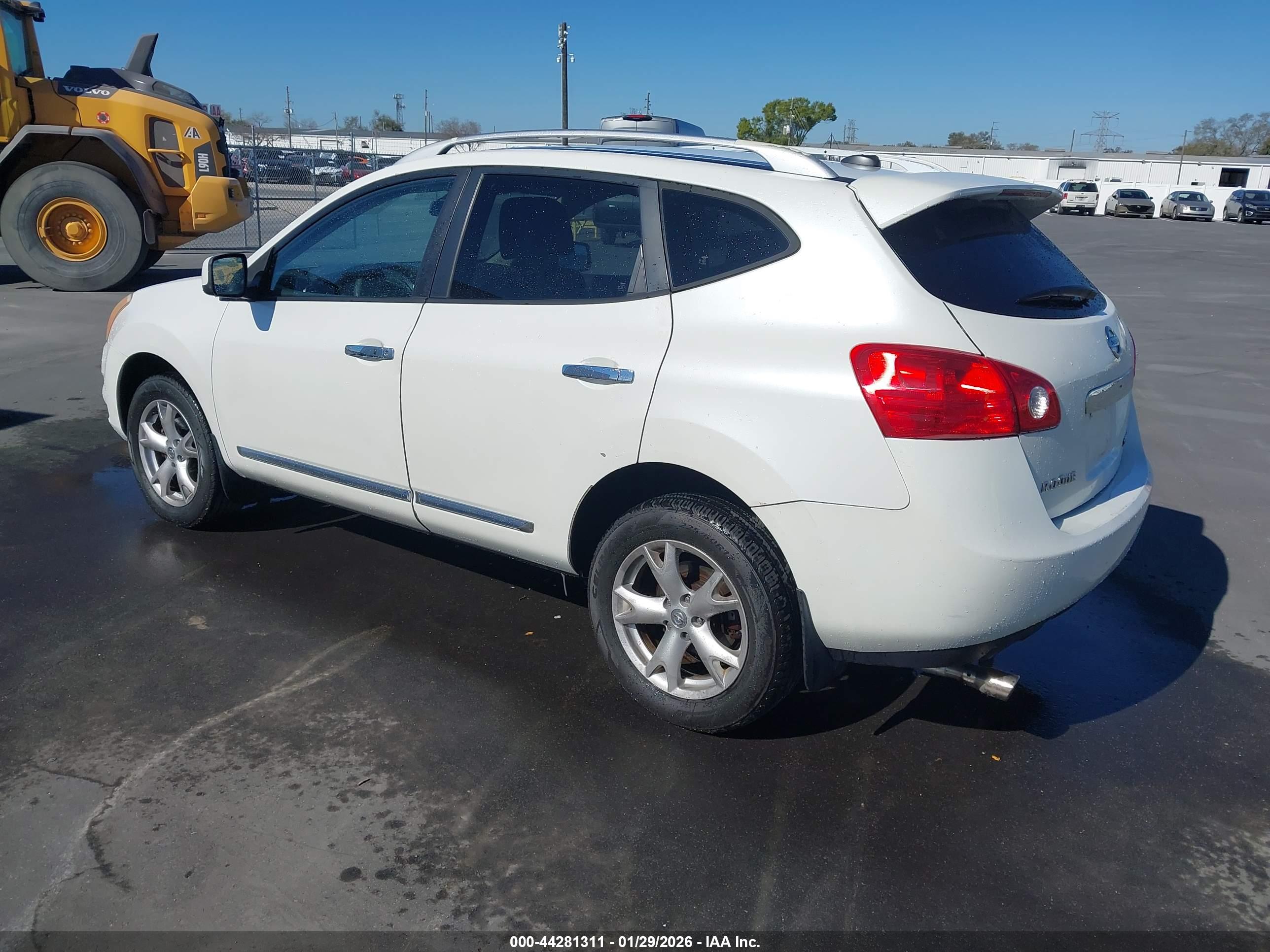 NISSAN ROGUE image 3