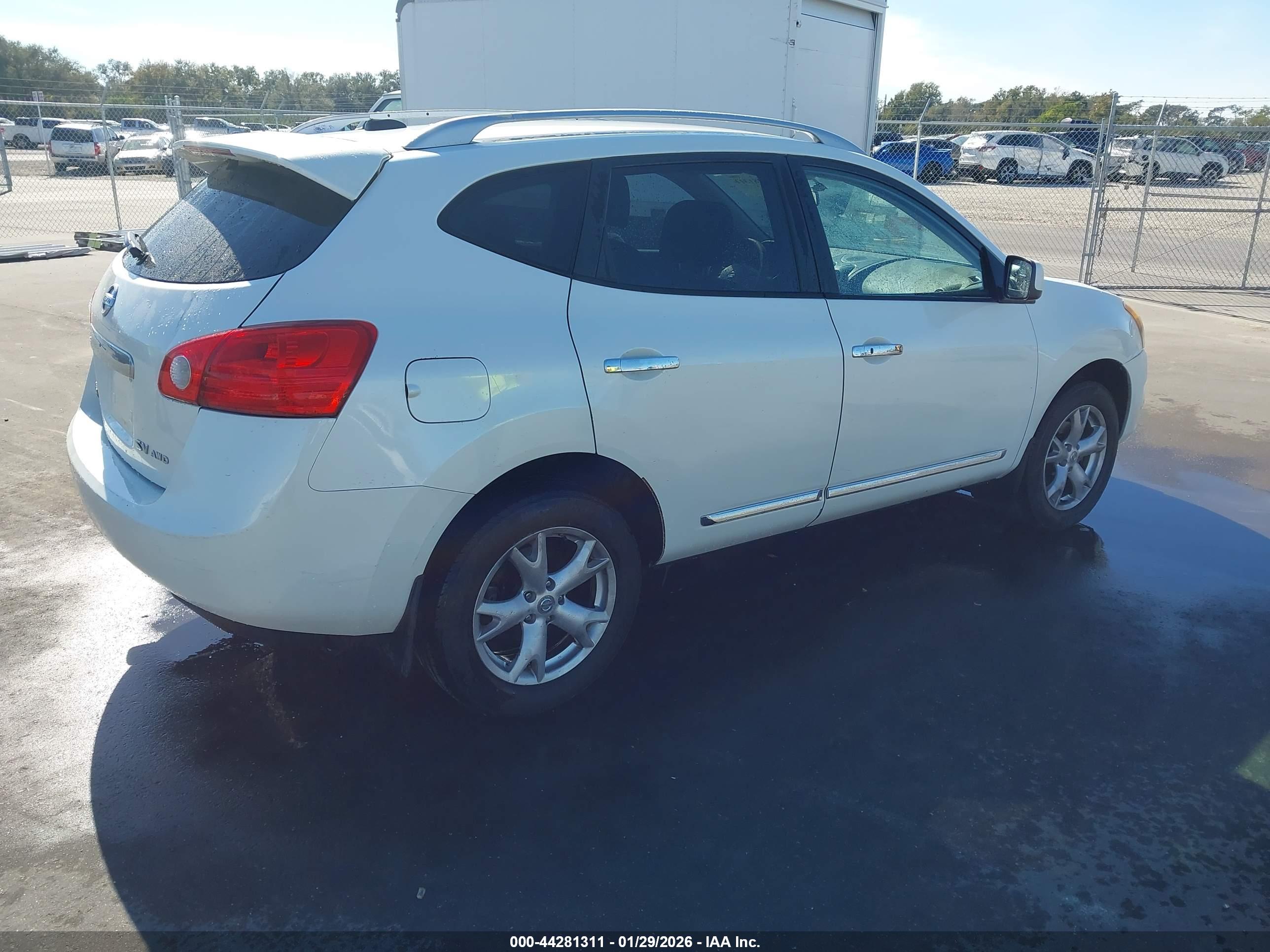 NISSAN ROGUE image 4