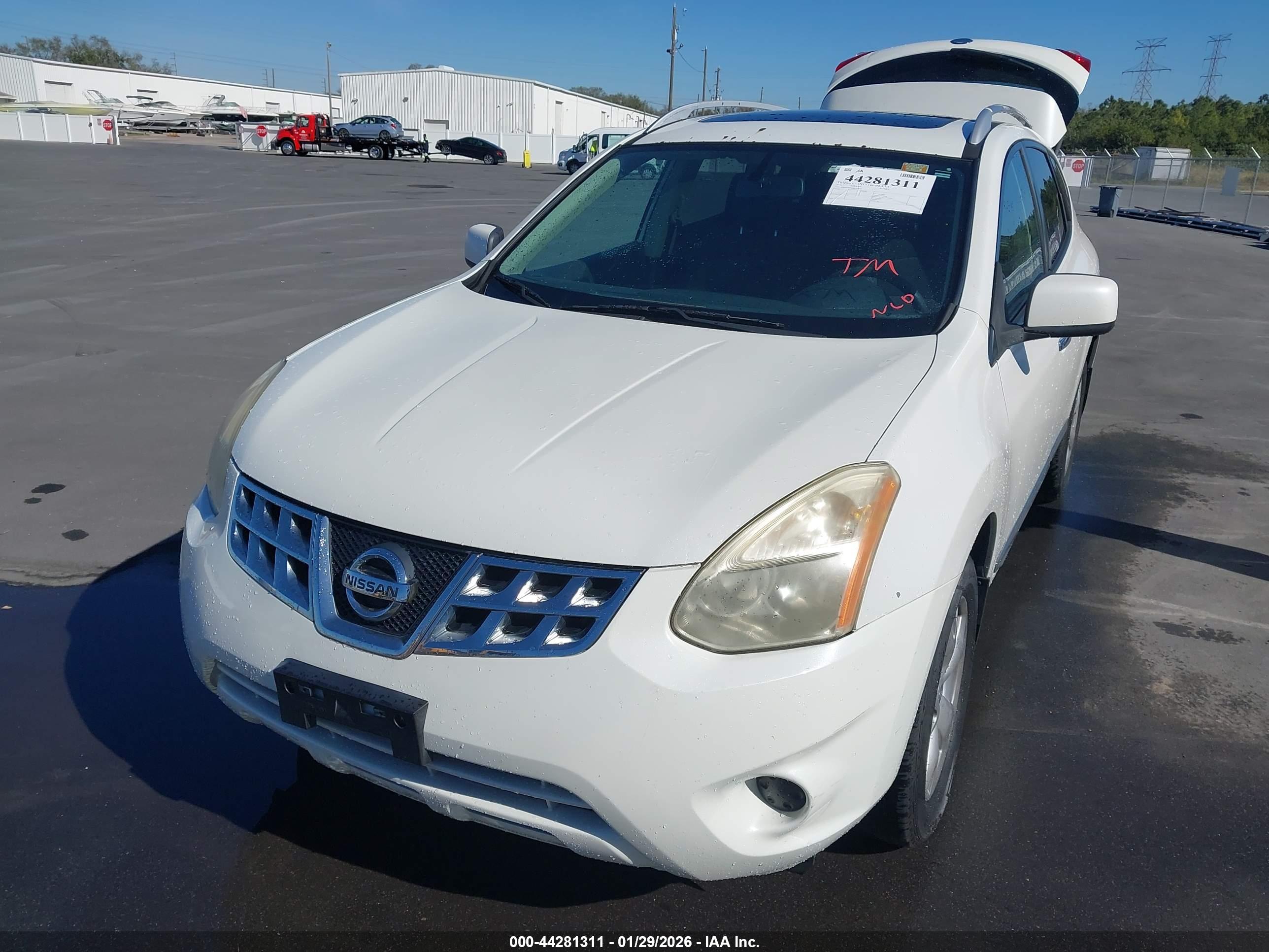 NISSAN ROGUE image 6
