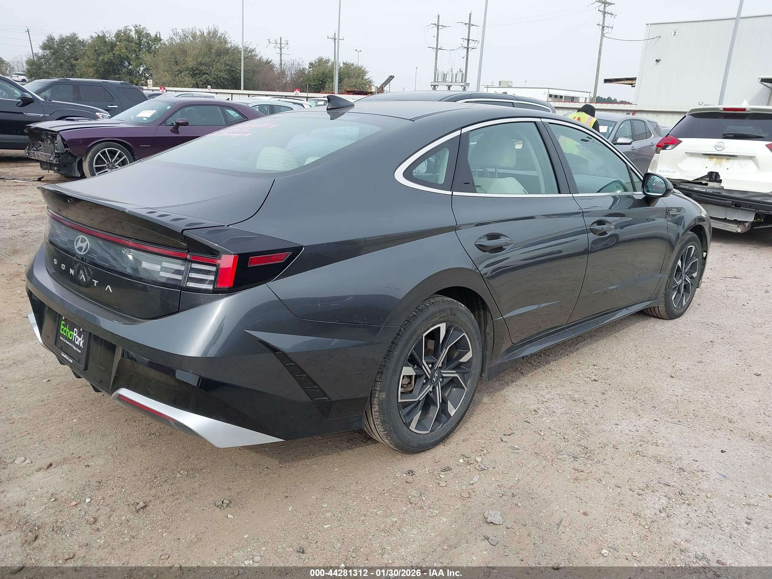HYUNDAI SONATA image 4