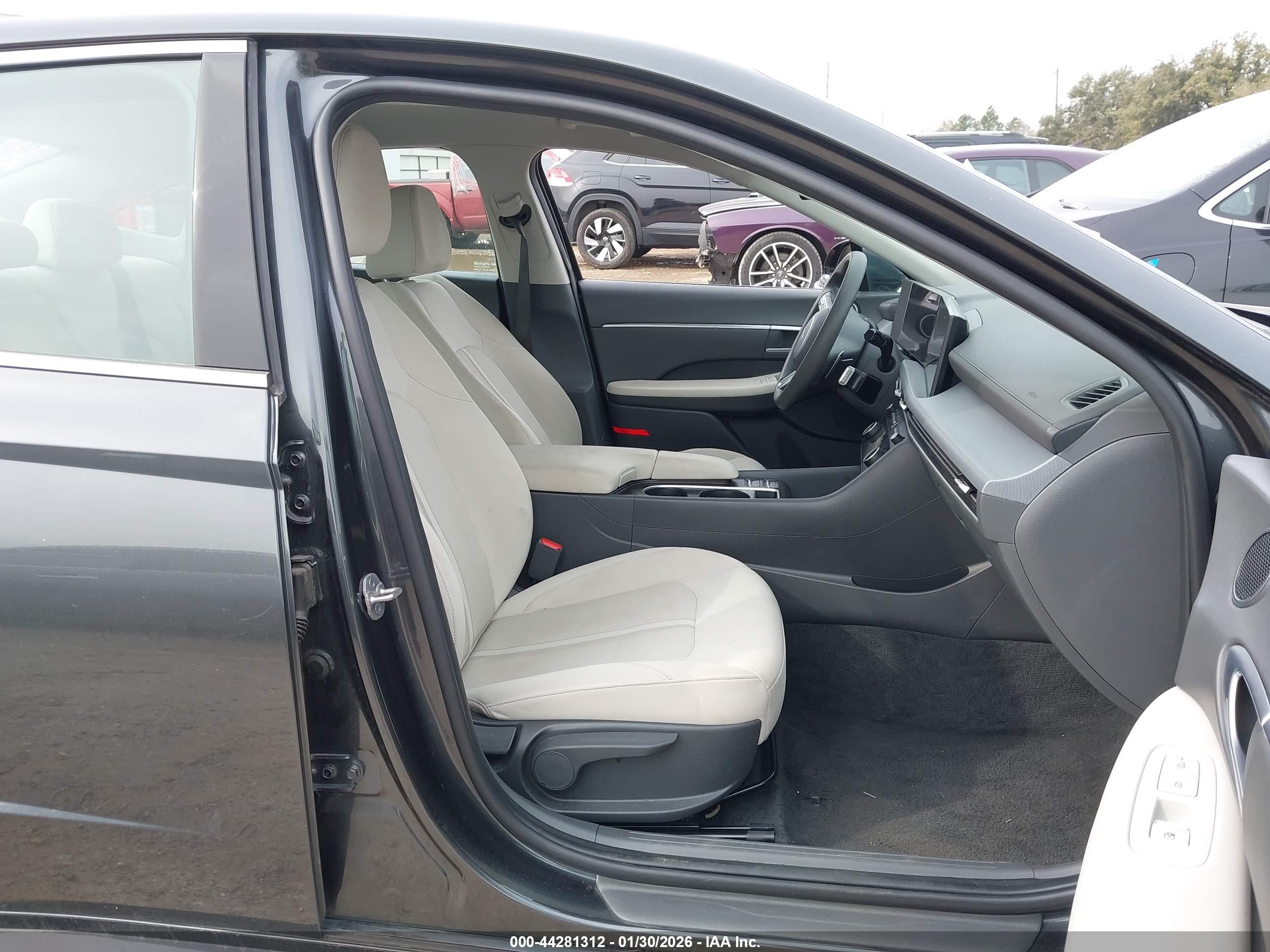 HYUNDAI SONATA image 5