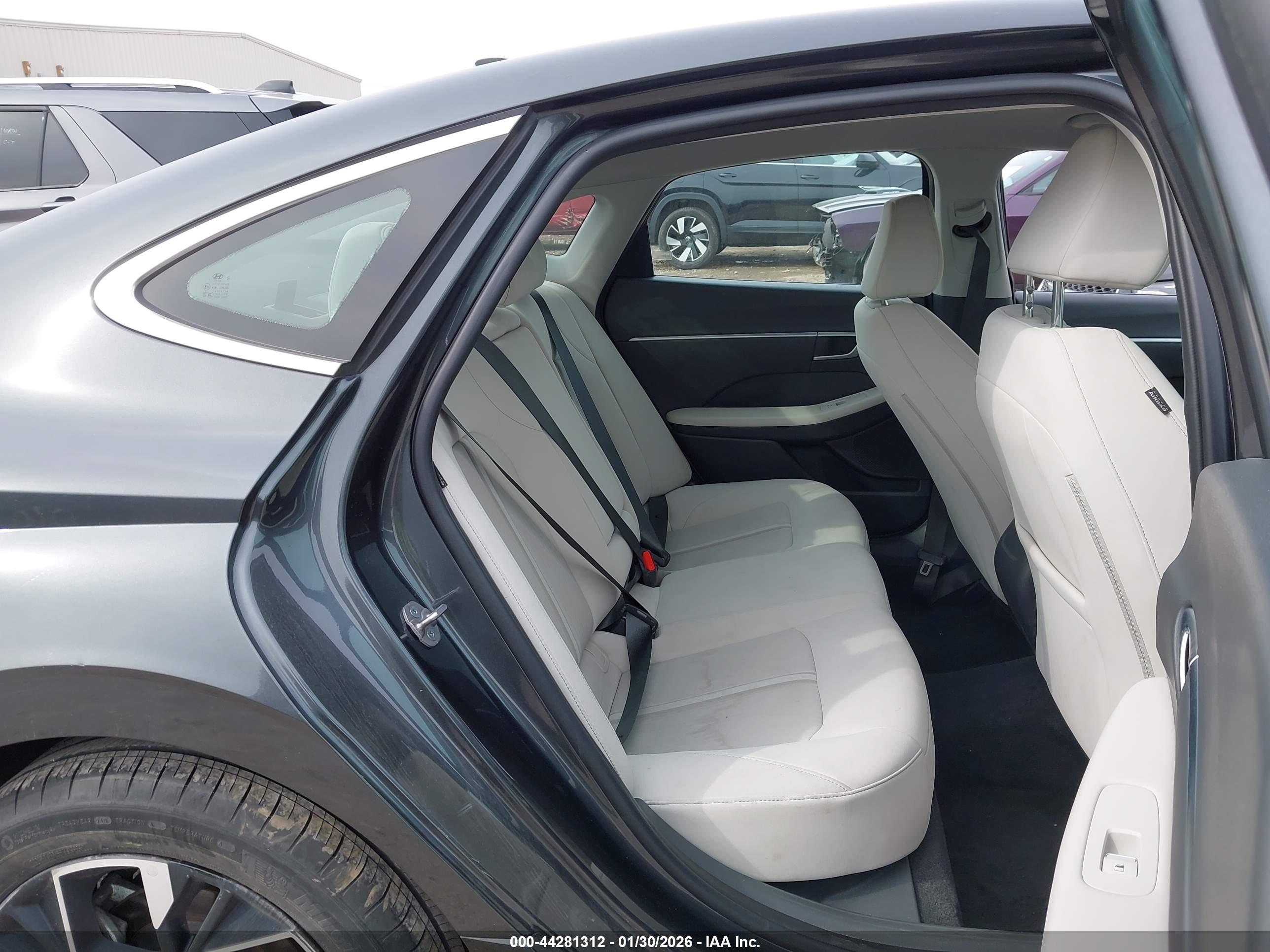 HYUNDAI SONATA image 8