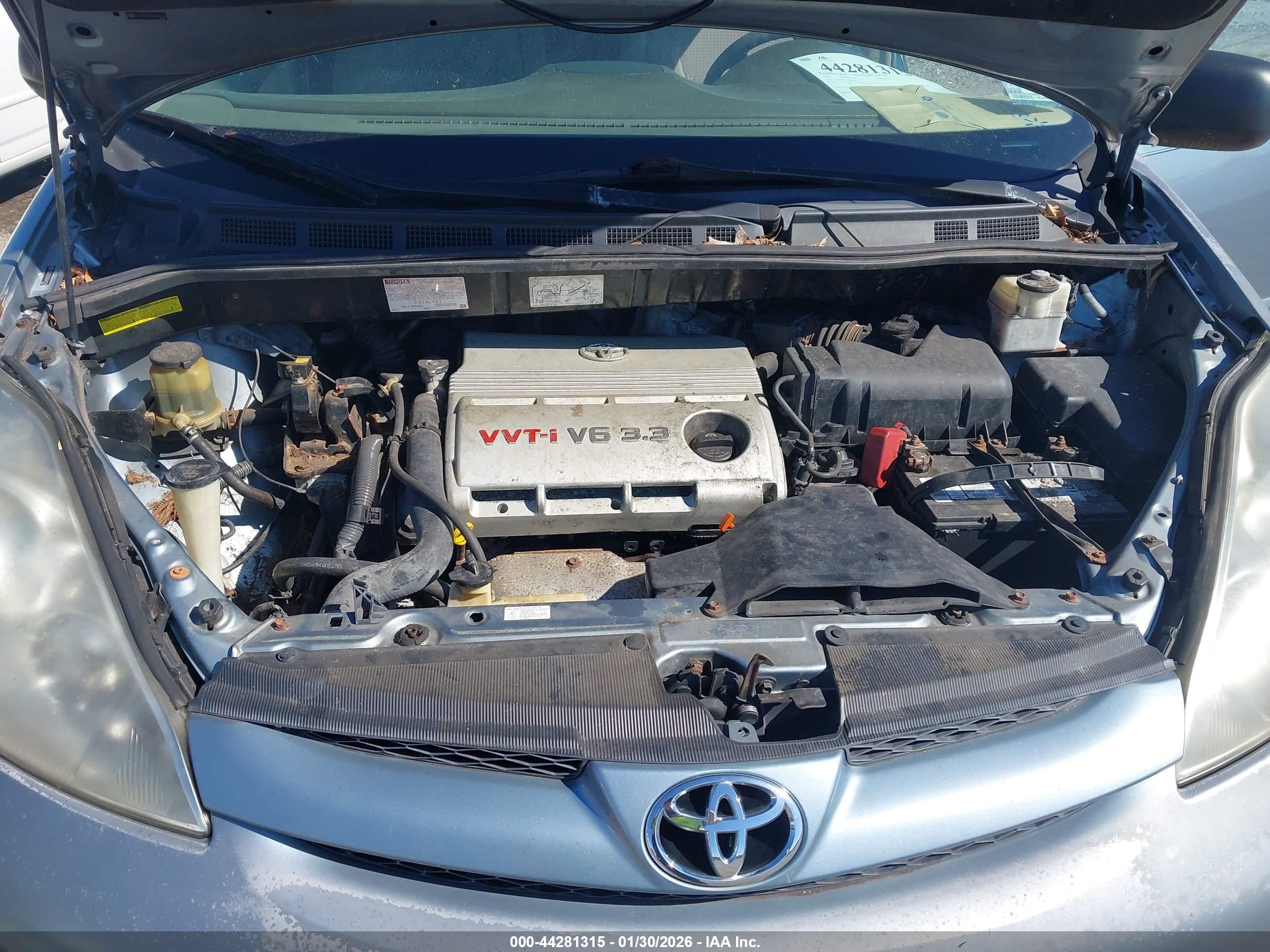 TOYOTA SIENNA image 10