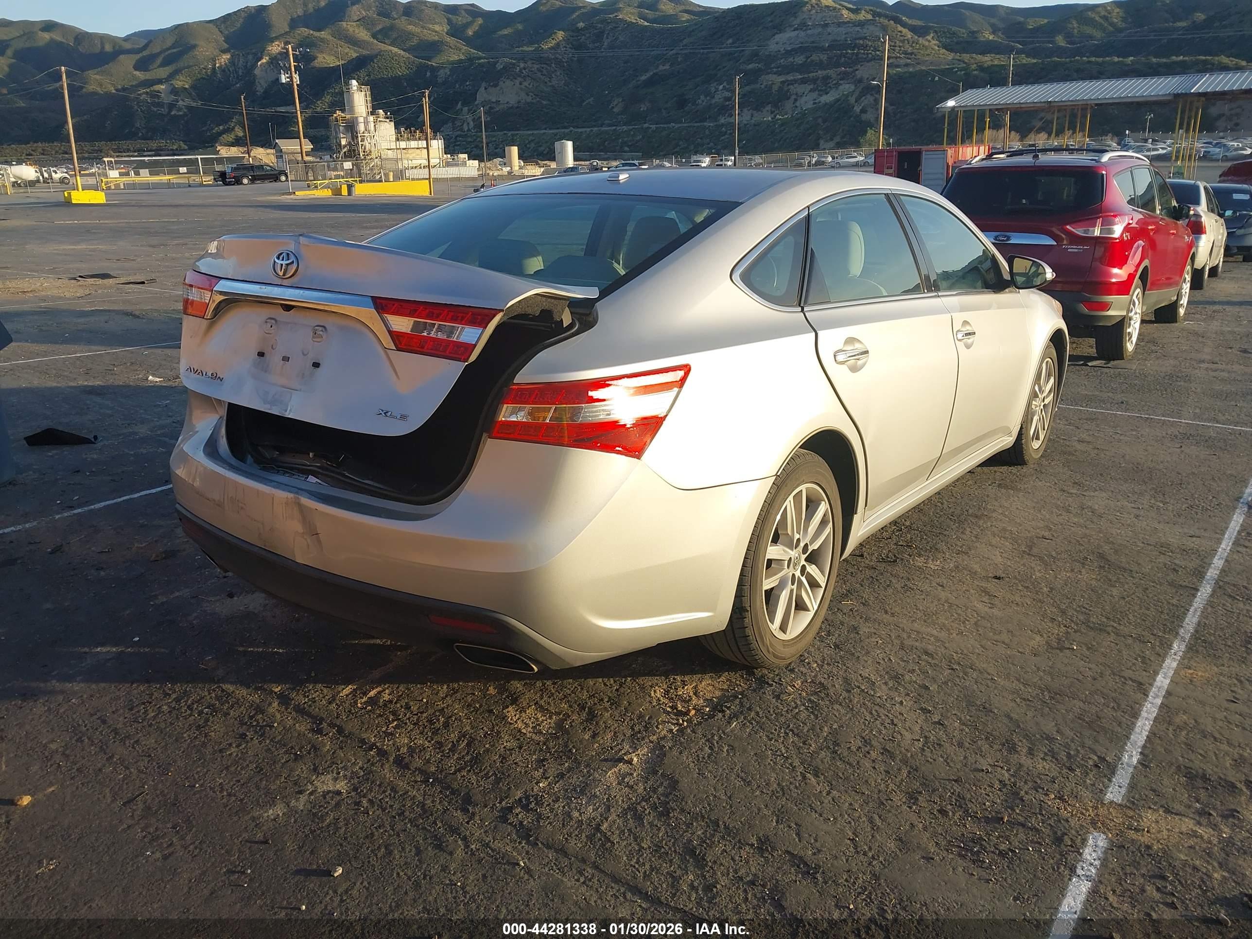 TOYOTA AVALON image 4