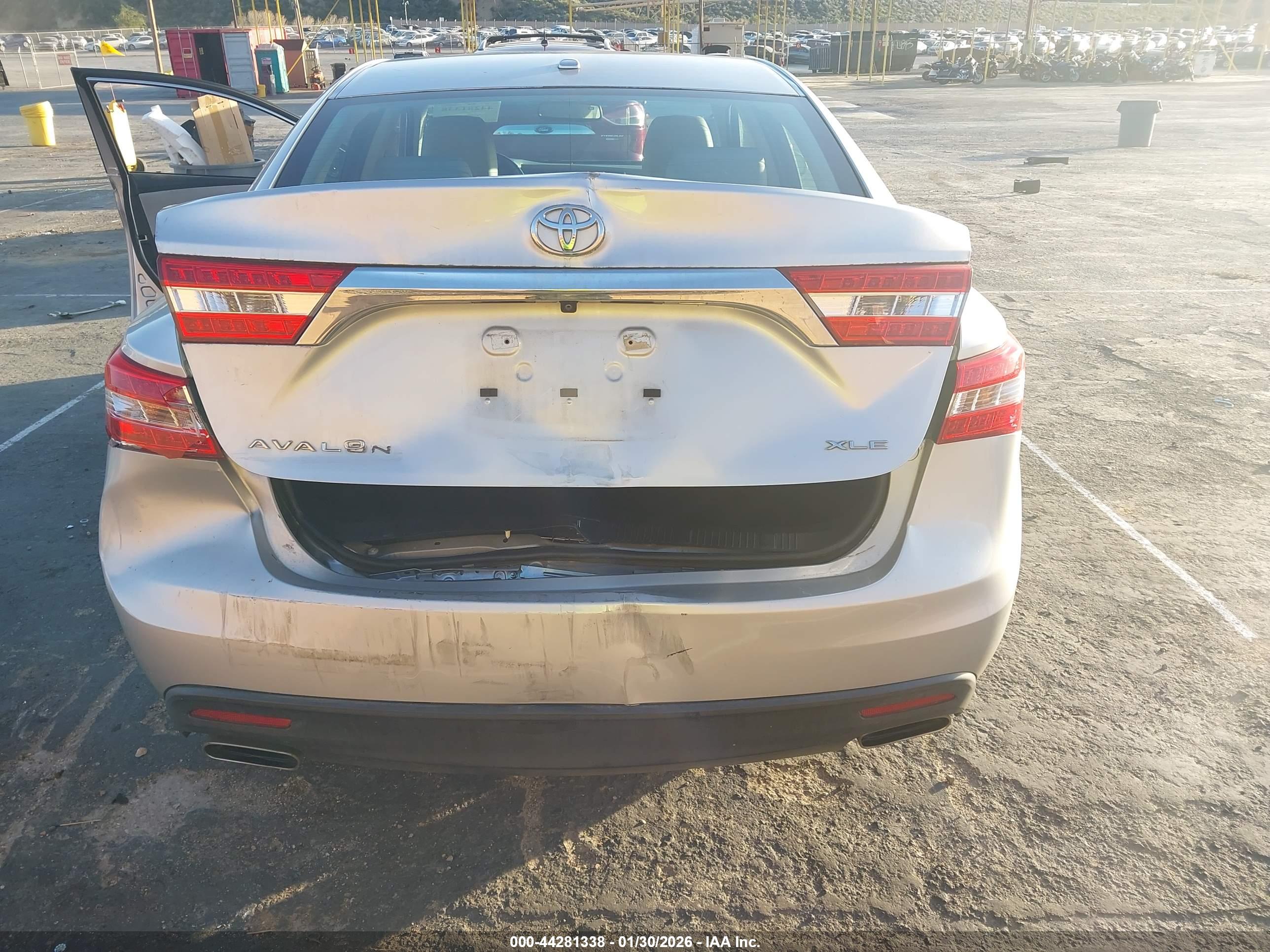 TOYOTA AVALON image 6